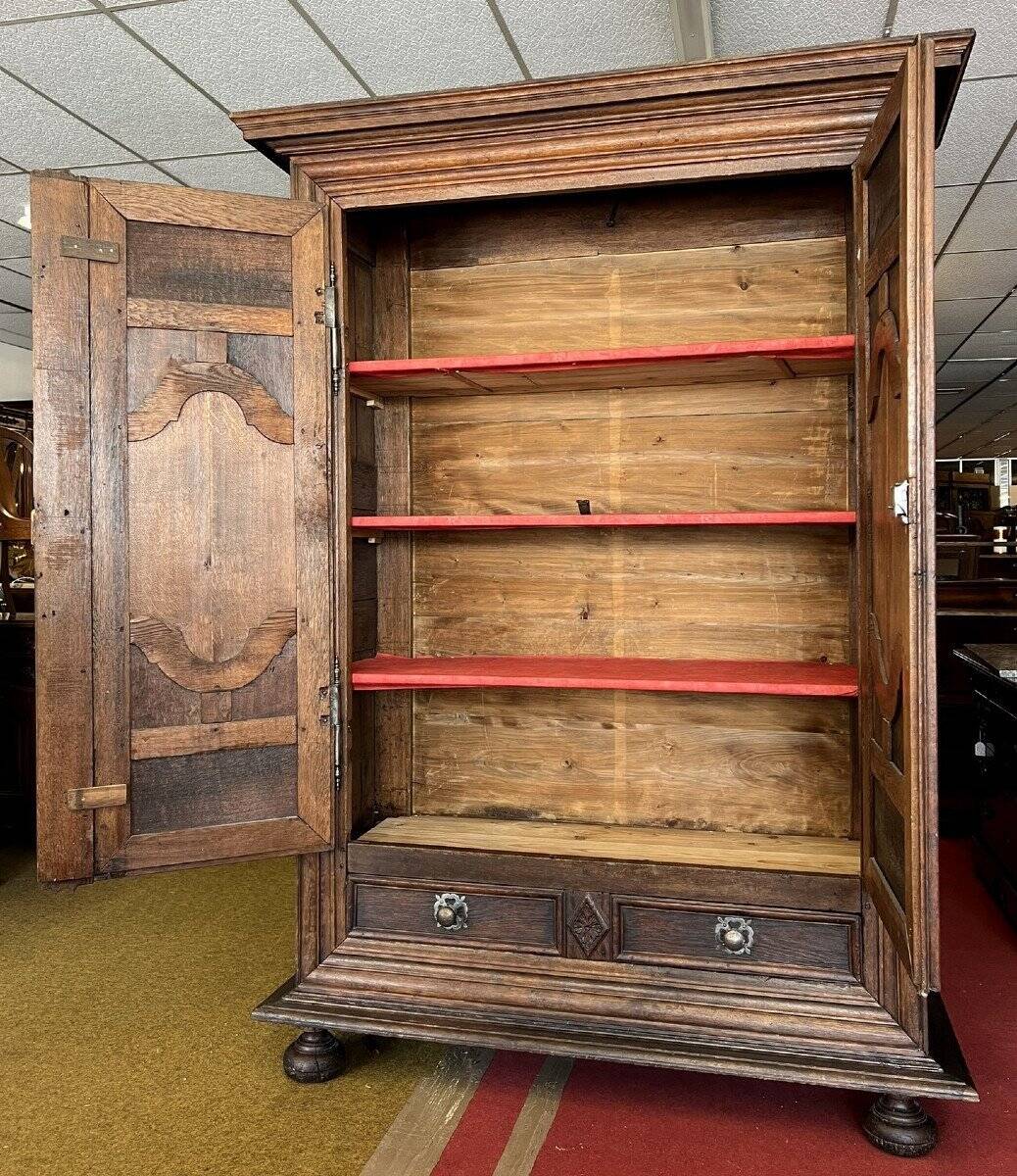 Armoire époque Louis XIII En Chêne Sculpté