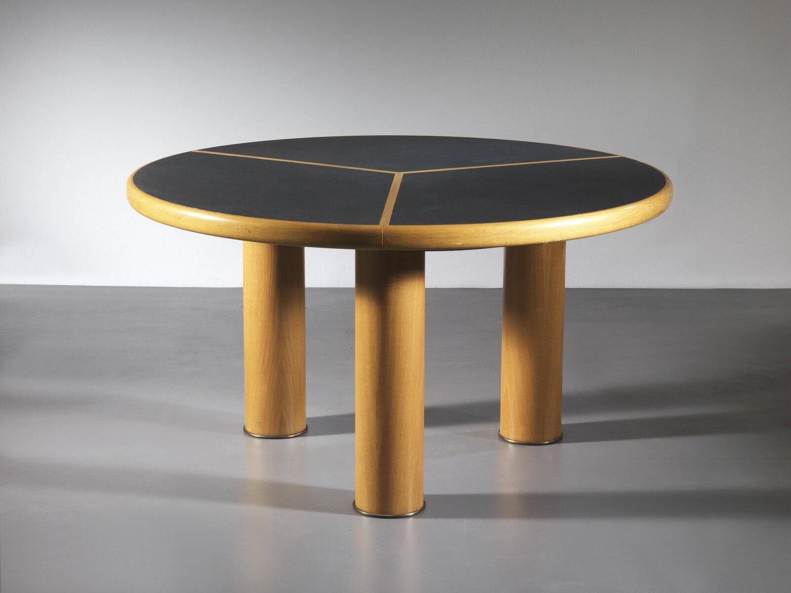 Sculptural Round Table in Wood, Brass and Dark Laminate, Italy 1970s