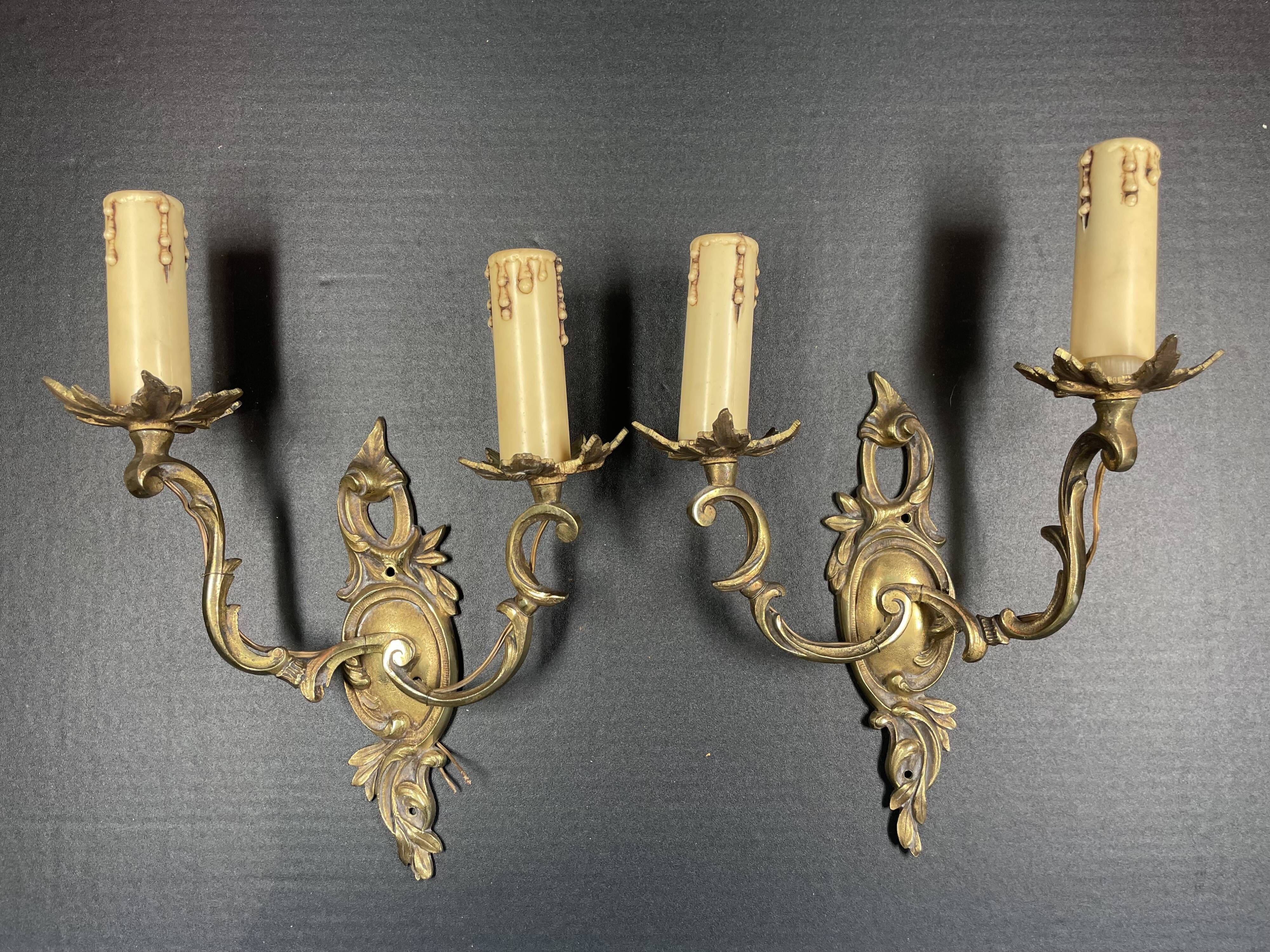 Paire d'applique en bronze de style Louis XV  hauteur 27 cm haut de douille