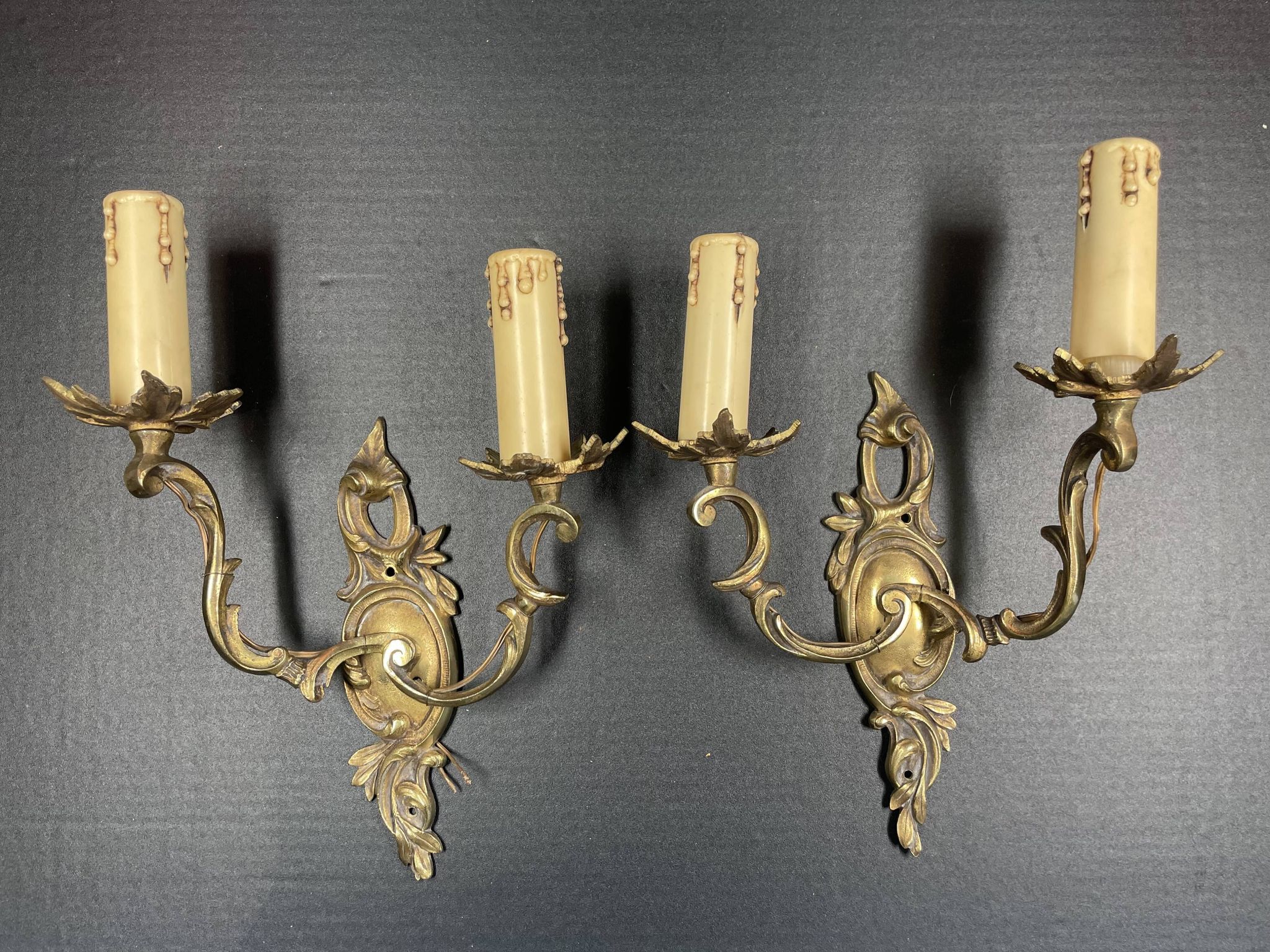 Pair of Louis XV style bronze wall lamp height 27 cm socket top