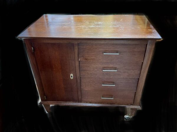 Commode vintage sur roulettes années 60/79