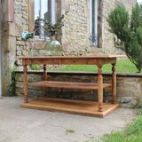 Table style drapier