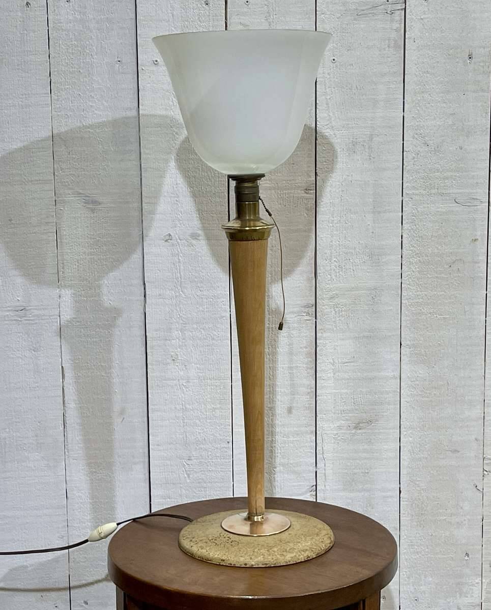 Lampe Mazda des années 1960, piétement en tôle et tronc en bois