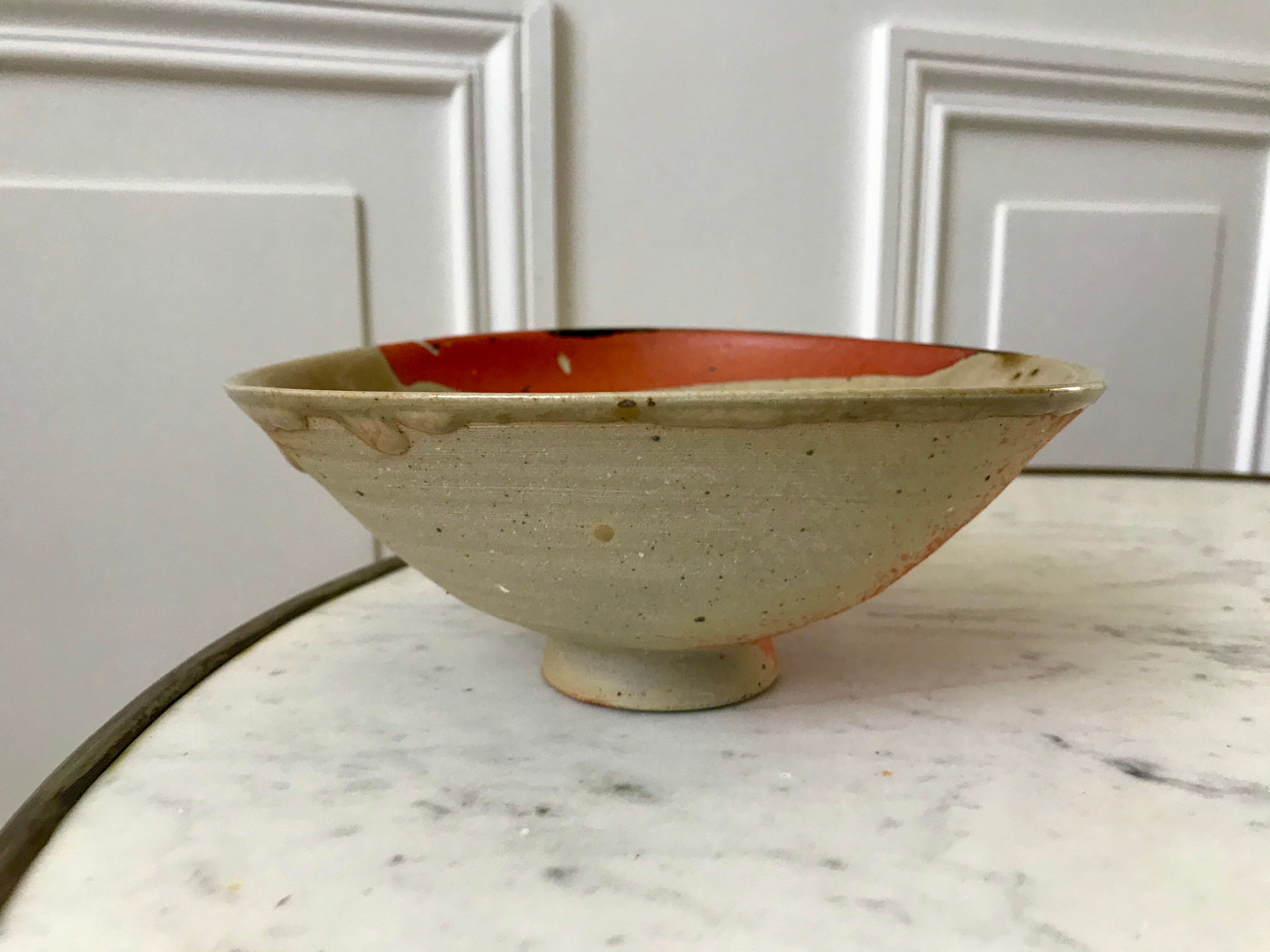 bol / coupe en céramique design émaillée asymétrique orange et beige années 60-70