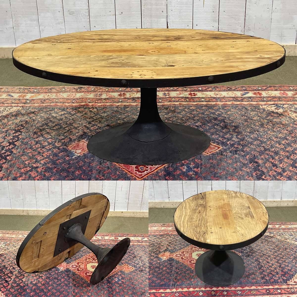 Oval coffee table in oak with steel base