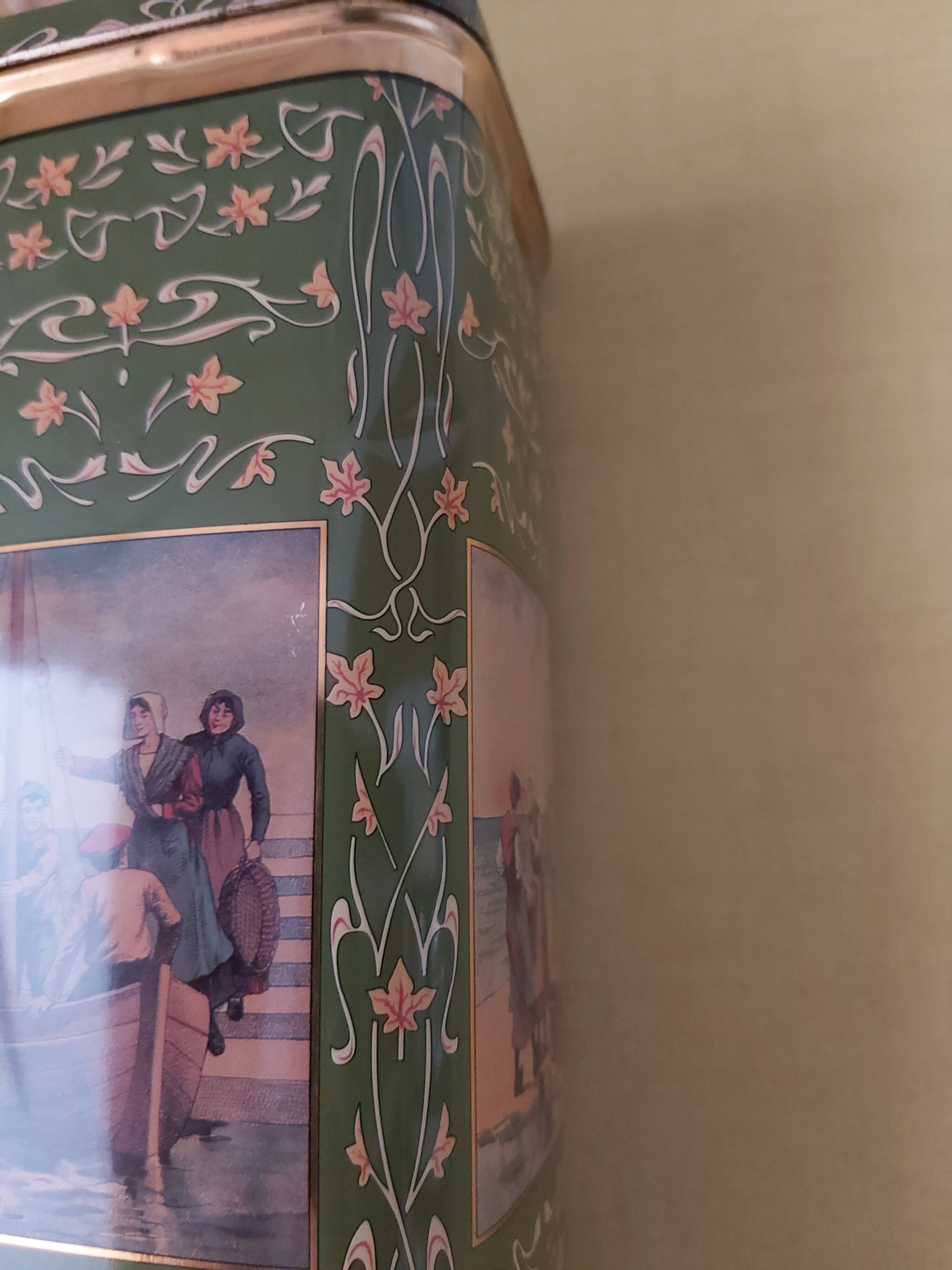 Antique metal box Chicory Leroux