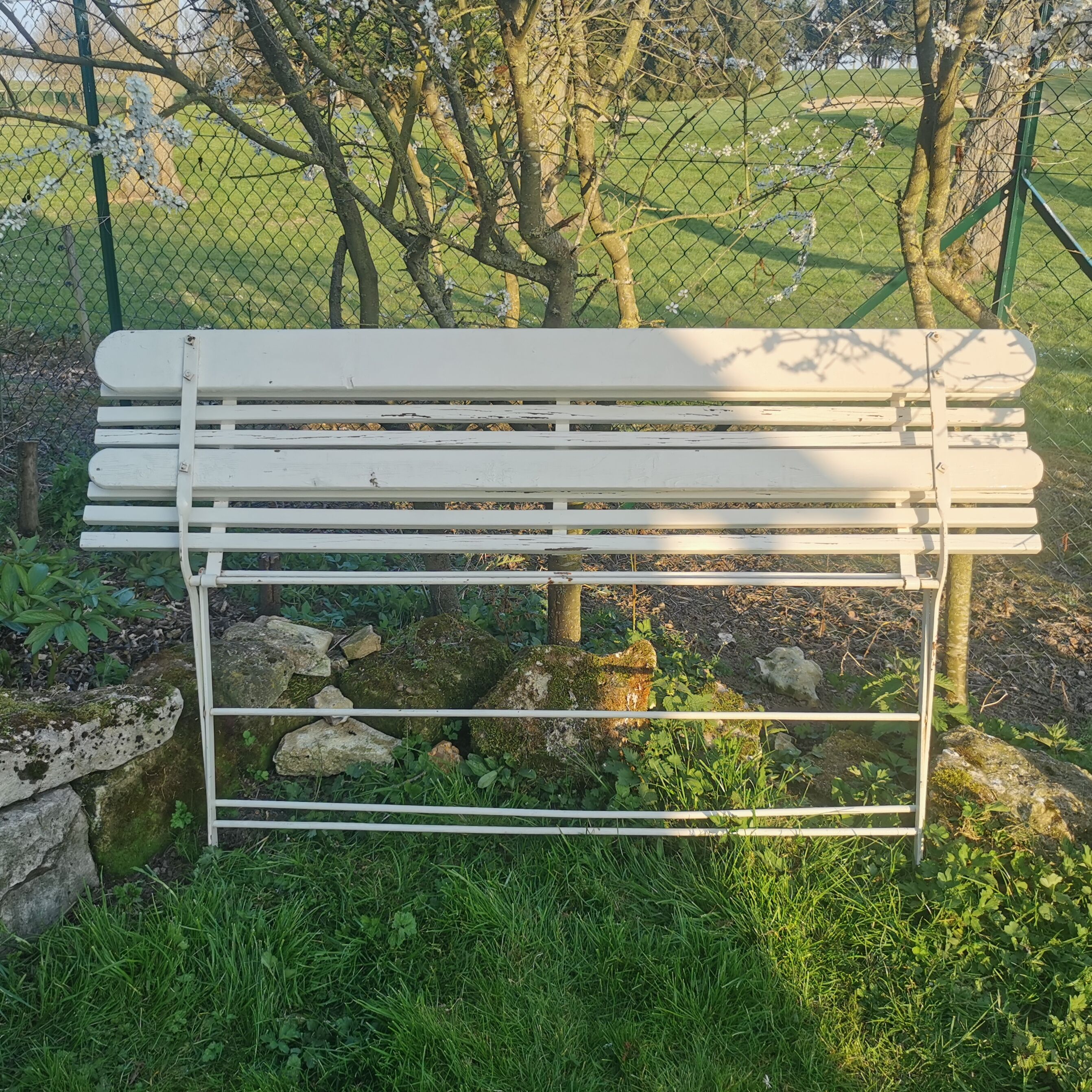 Folding garden bench