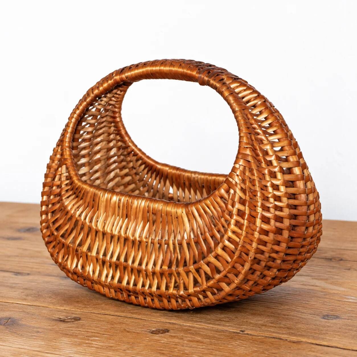Petit panier vintage en osier tressé – Anse intégrée – Vannerie rétro