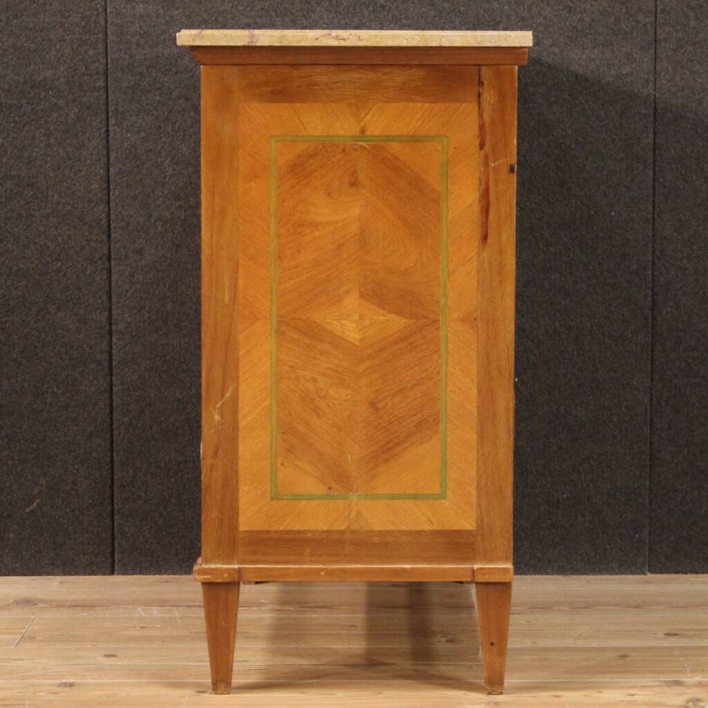 Petite commode française de style Louis XVI