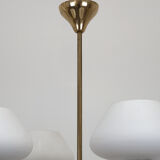 Lustre en laiton et opaline de Marcel Asselbur circa 1950