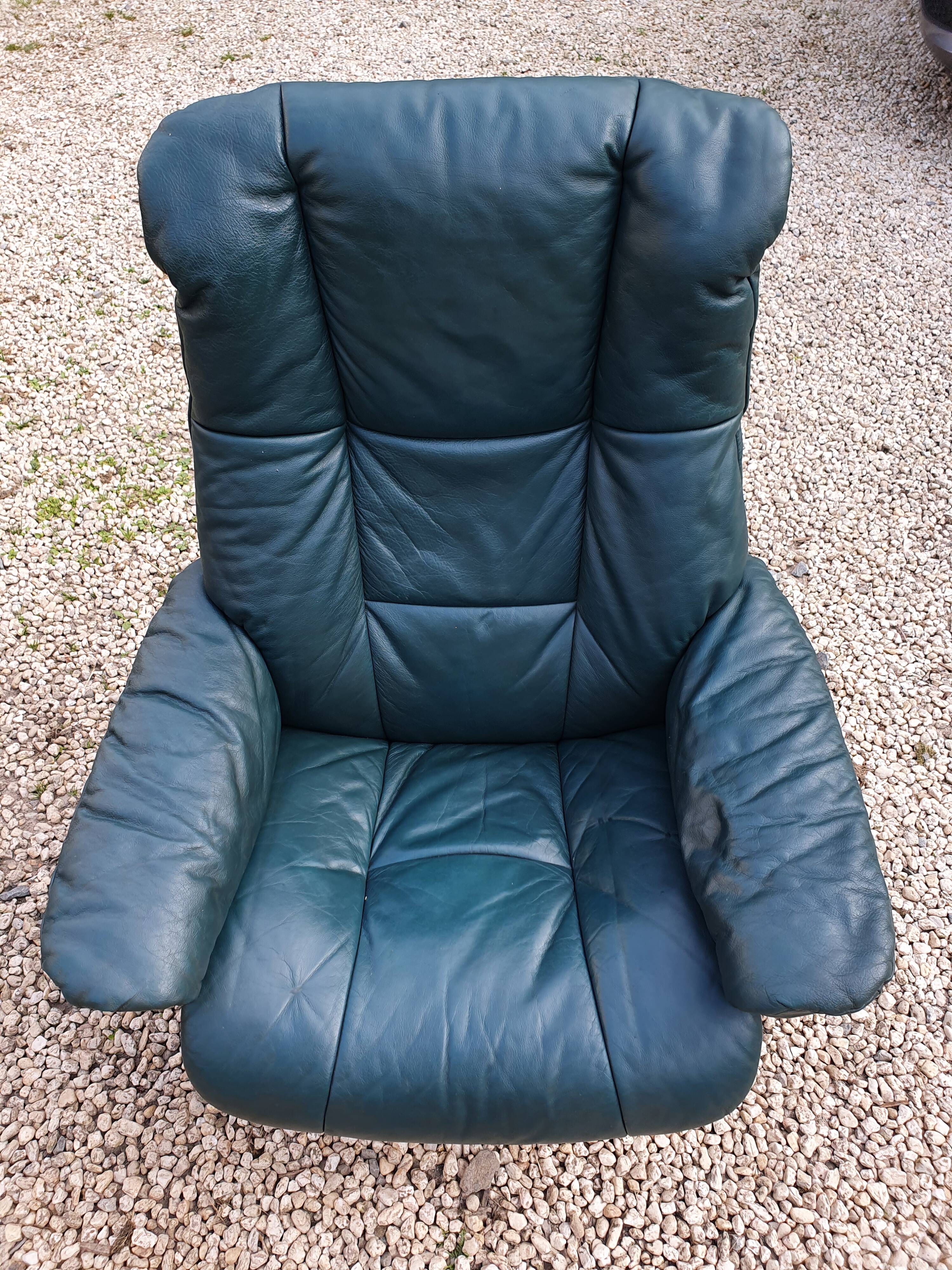 Vintage armchair ekornes green leather