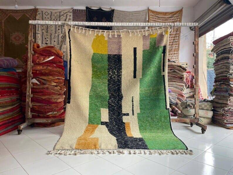 Handmade traditional Moroccan wool rug size 200 x 300 cm.