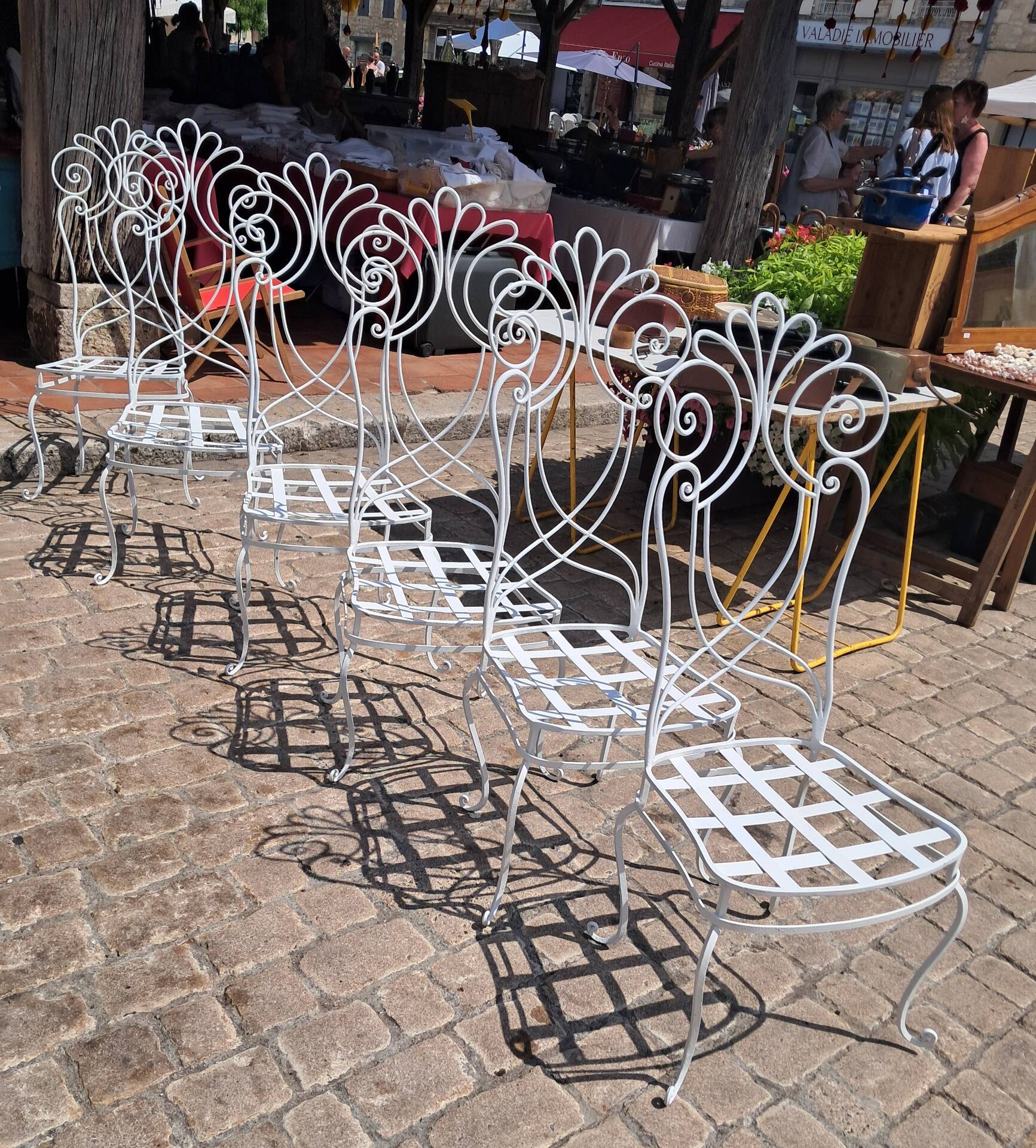 Serie de chaises de jardin en metal