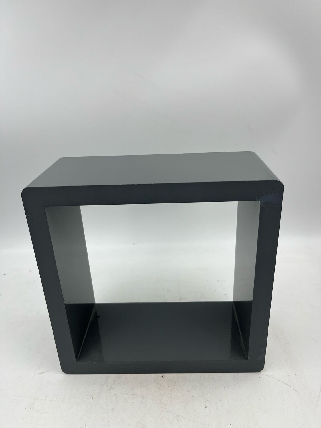 3 nesting shelves in grey lacquer.