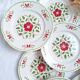 Assiettes plates vertes et bordeaux des années 50's