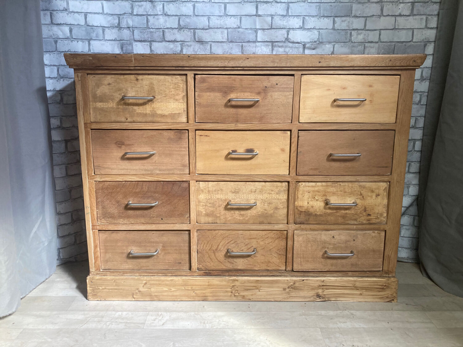 Hardware trade furniture