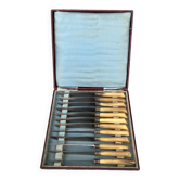 Lot de 12 couteaux  anciens manche en corne