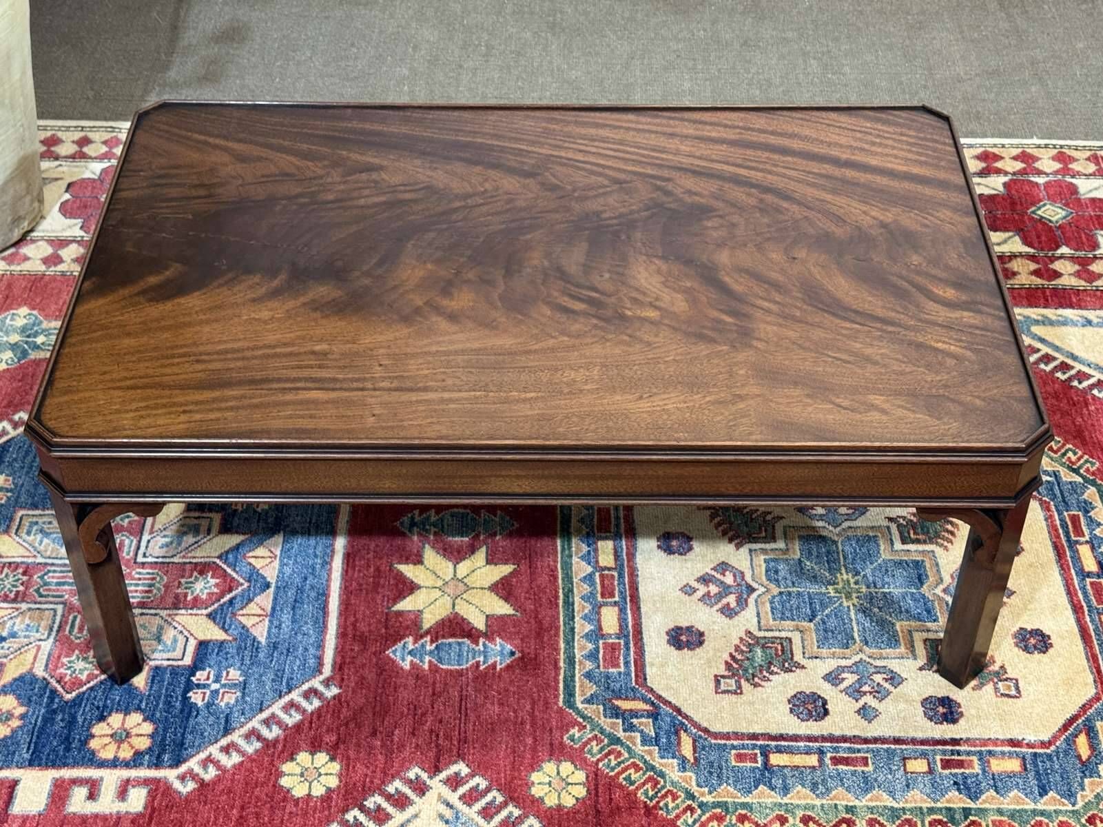 English coffee table in mahogany from the 1950s.
