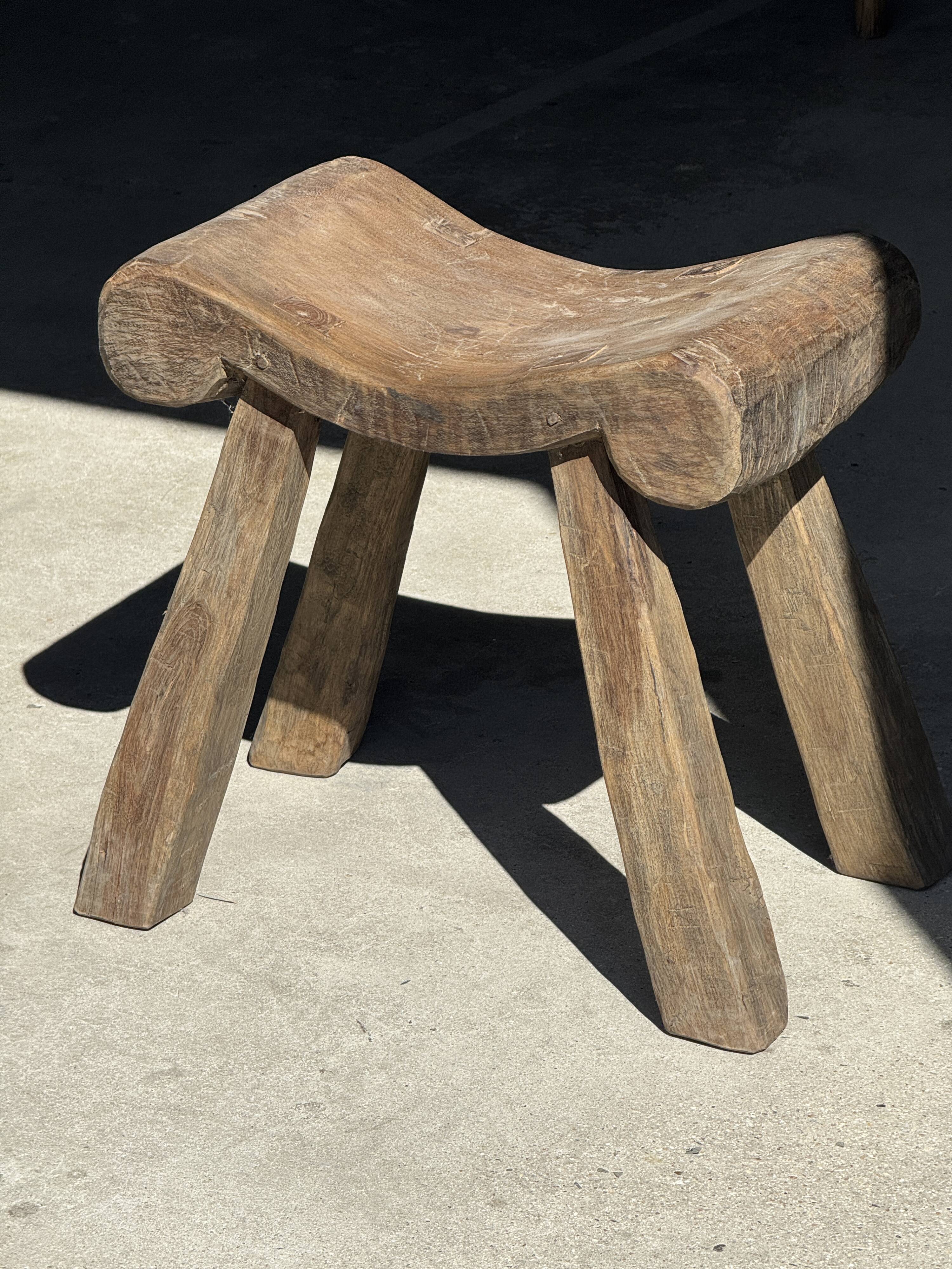Four-legged stool in antique teak from Indonesia H 50 L 52