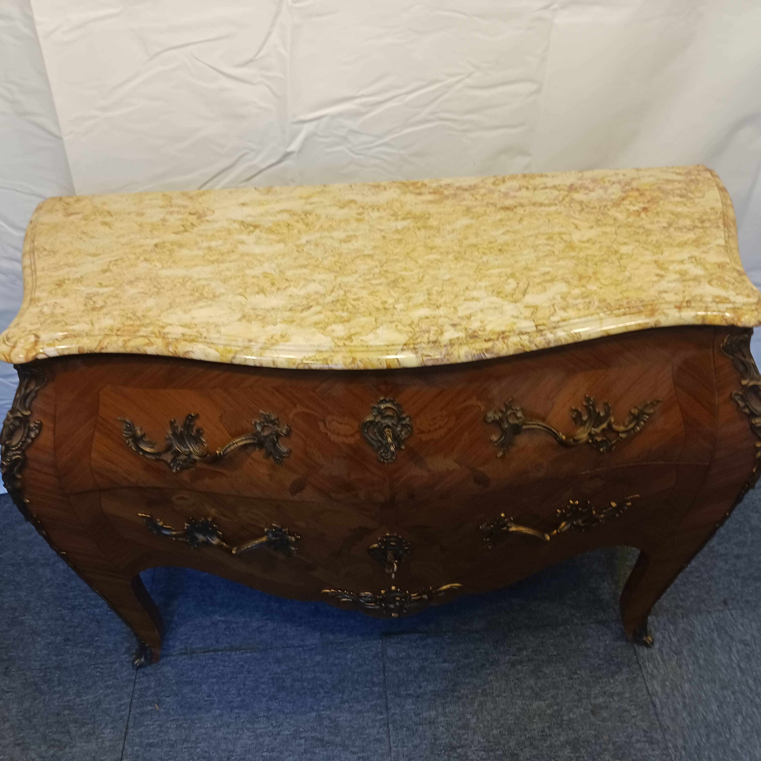 Commode style Louis XV