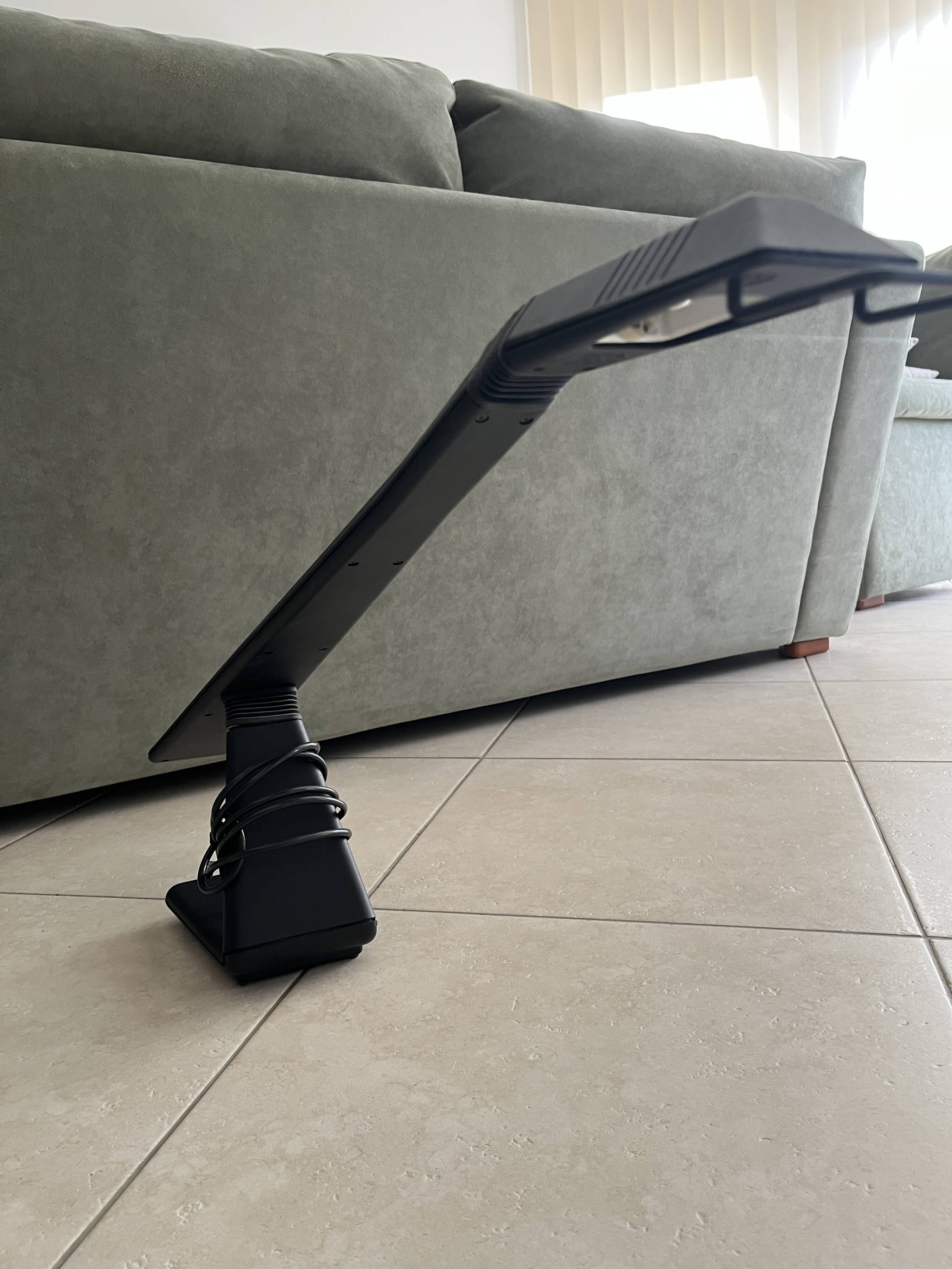 Desk lamp - italian made from the 80s by progetti - design by g. tonetti