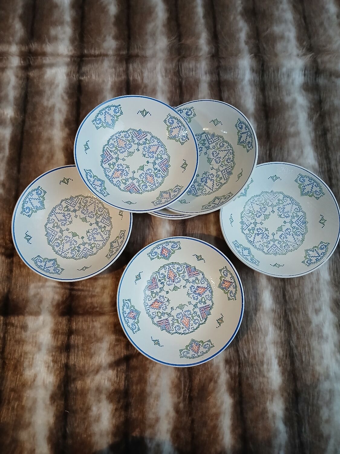 7 small deep plates Salins France