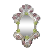 Miroir vénitien ovale vert et rose floréal sculpté à la main des années 2000 dans le style en verre de Murano