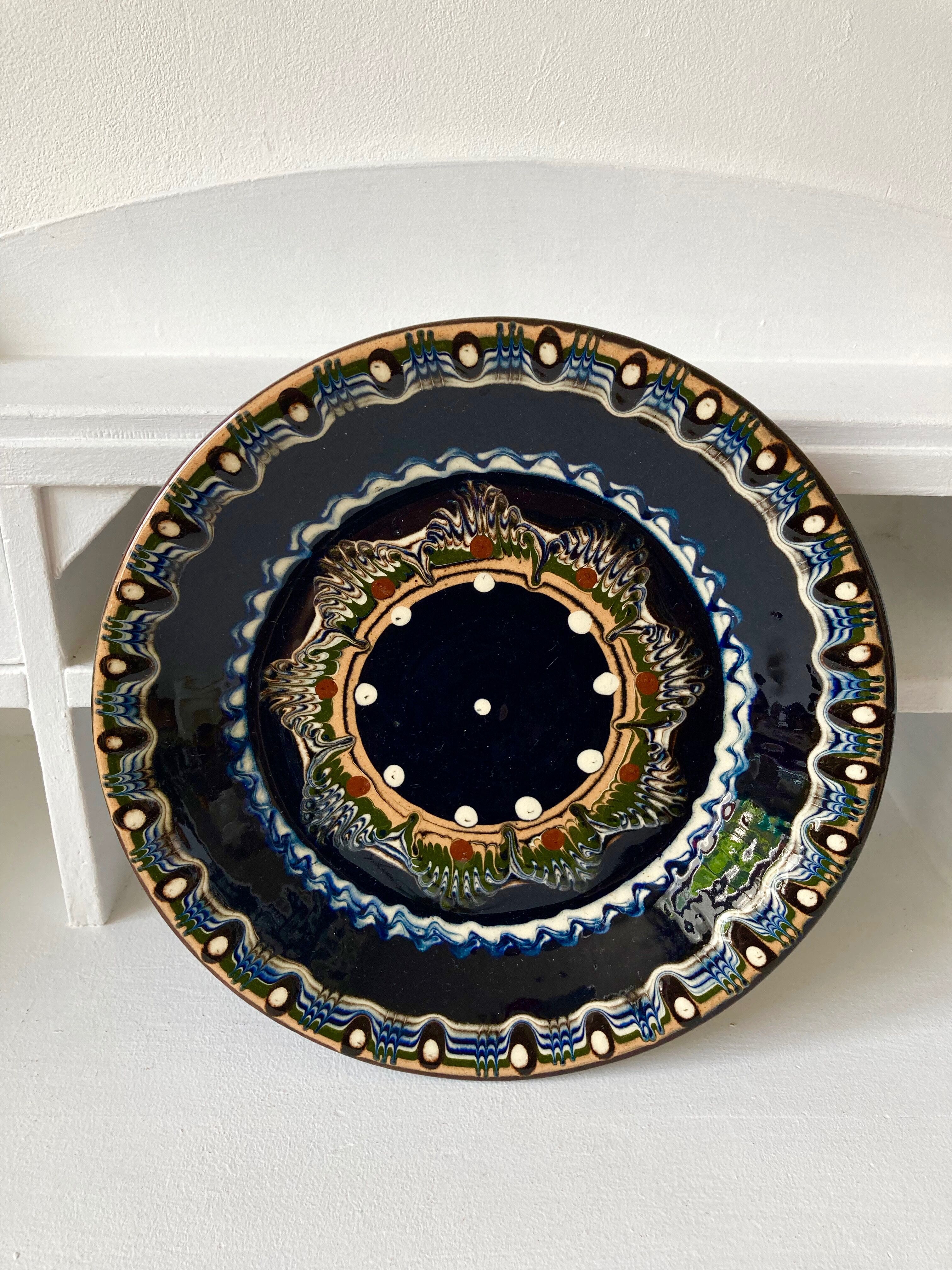Decorative ceramic plate