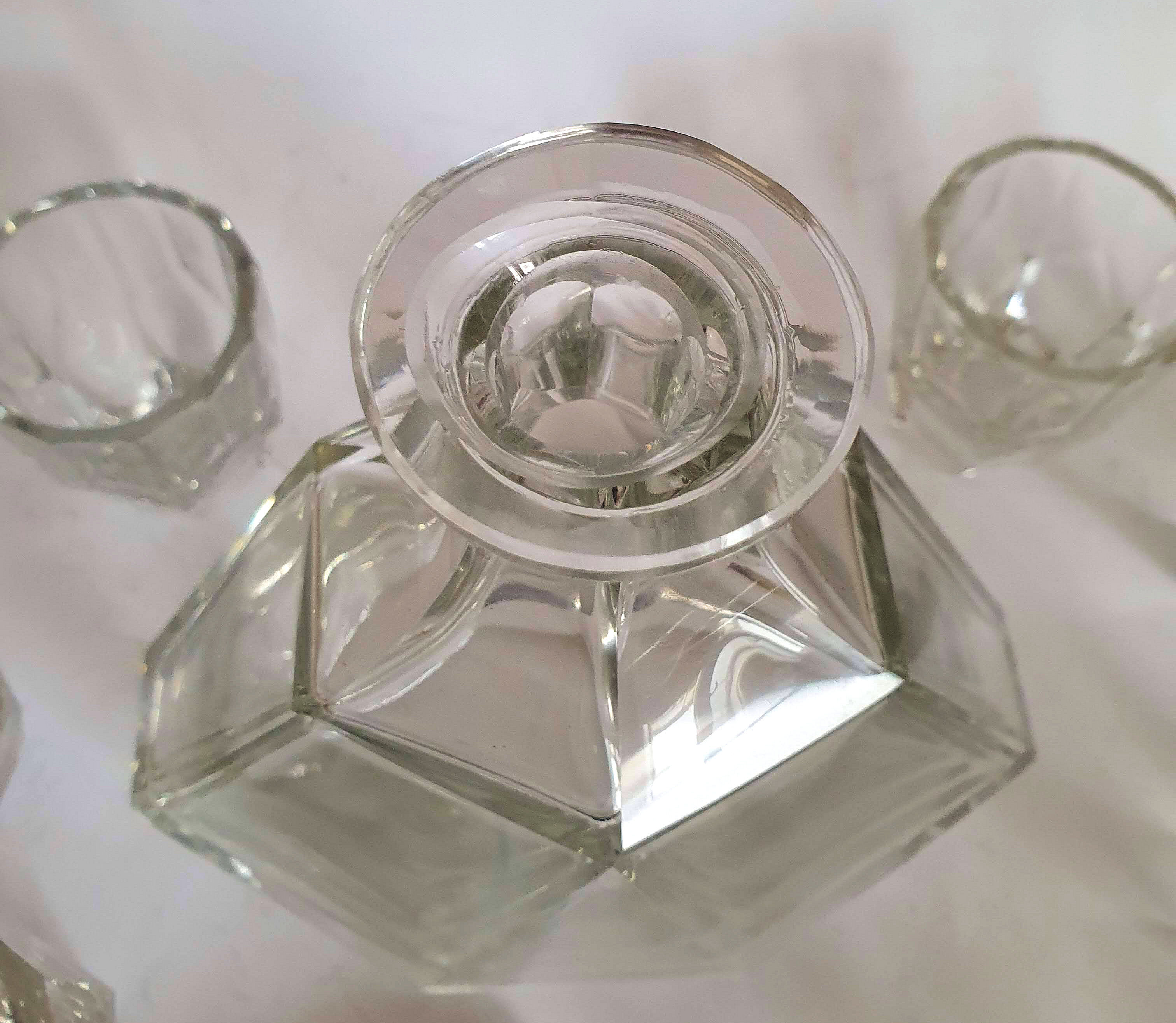 Crystal whisky decanter and 8 glasses