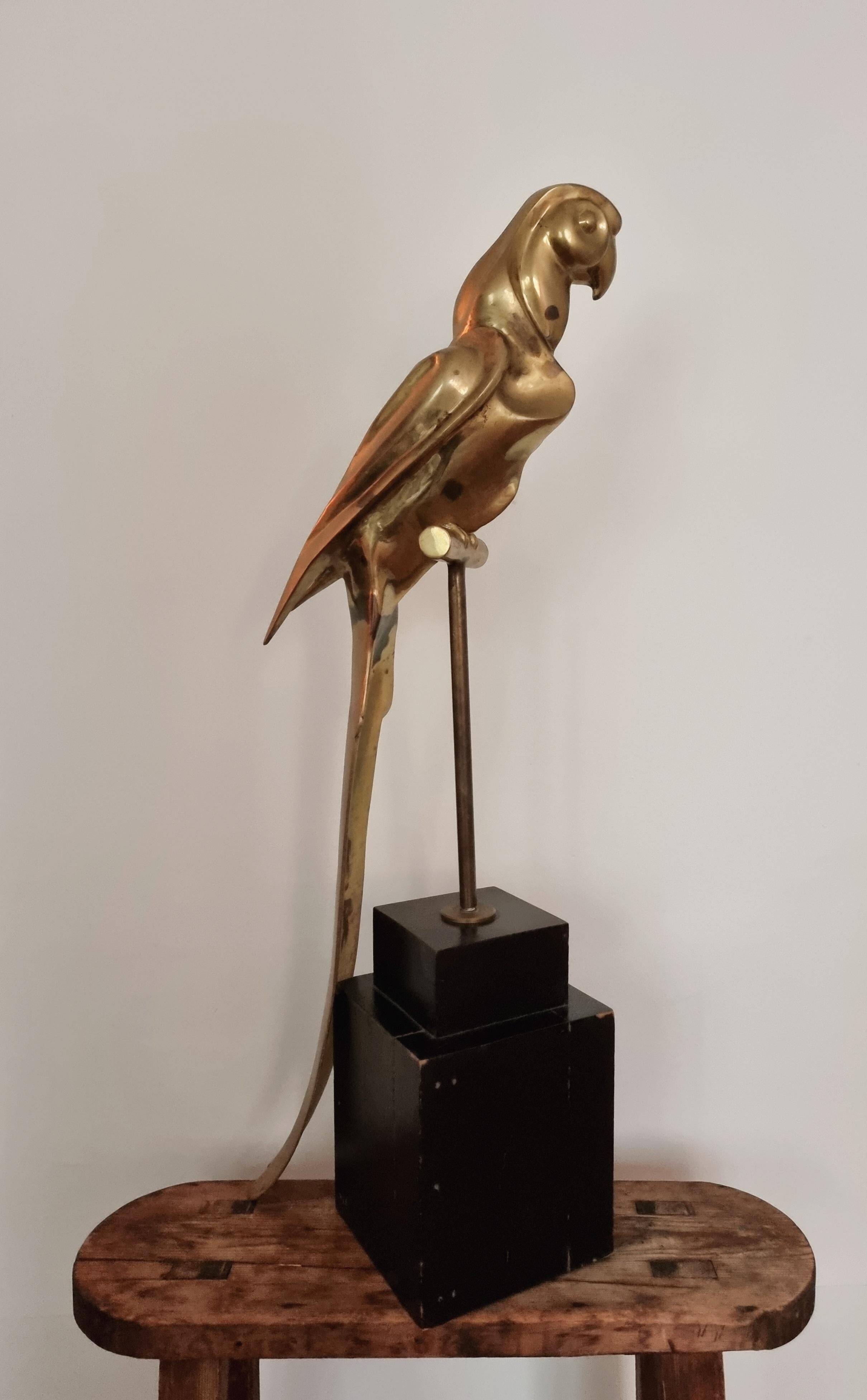 Decorative sculpture in solid brass representing a parrot, 1970s, Palm Beach/Hollywood Regency.