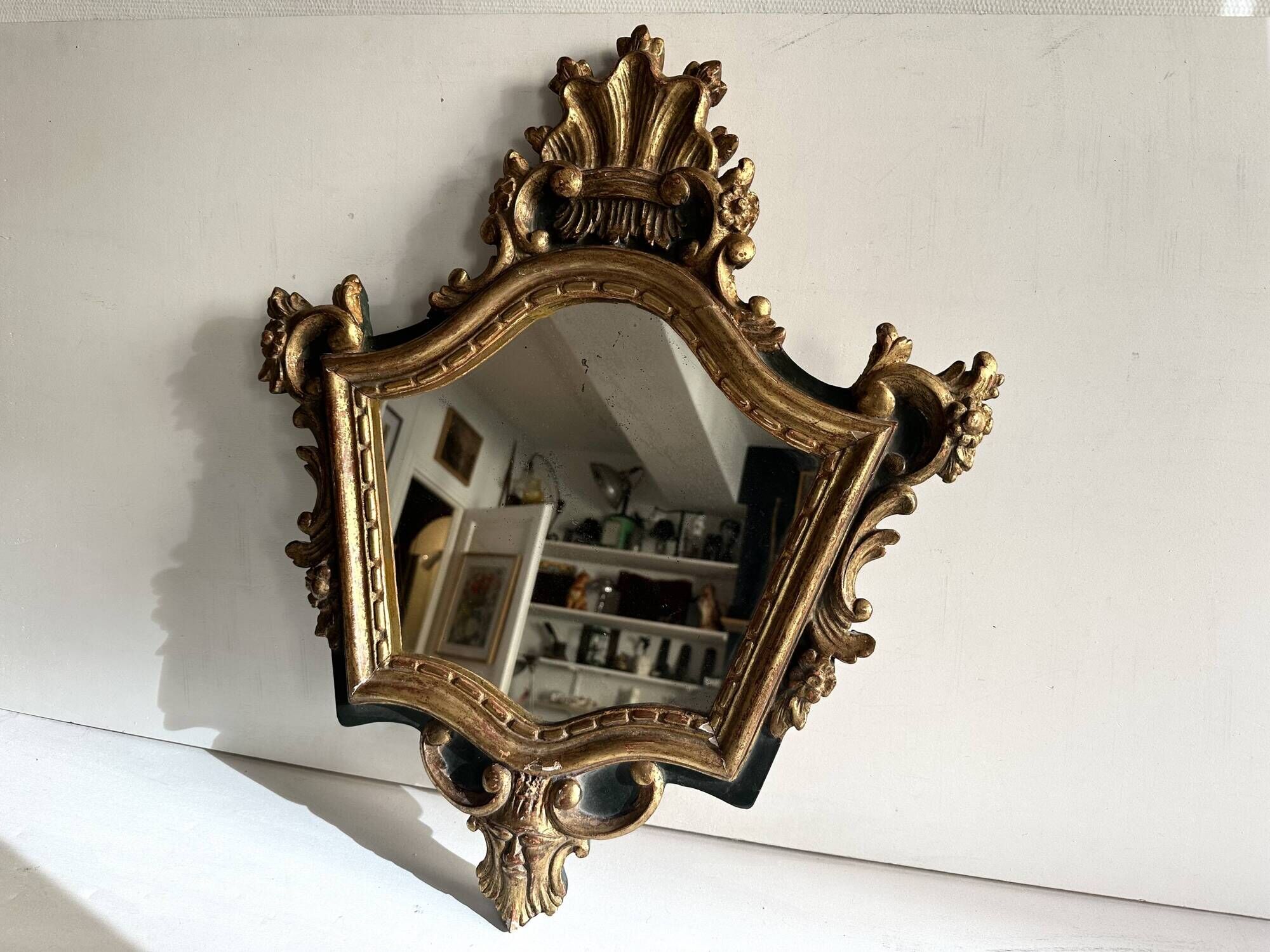Antique baroque mirror in carved and gilded wood, 19th century