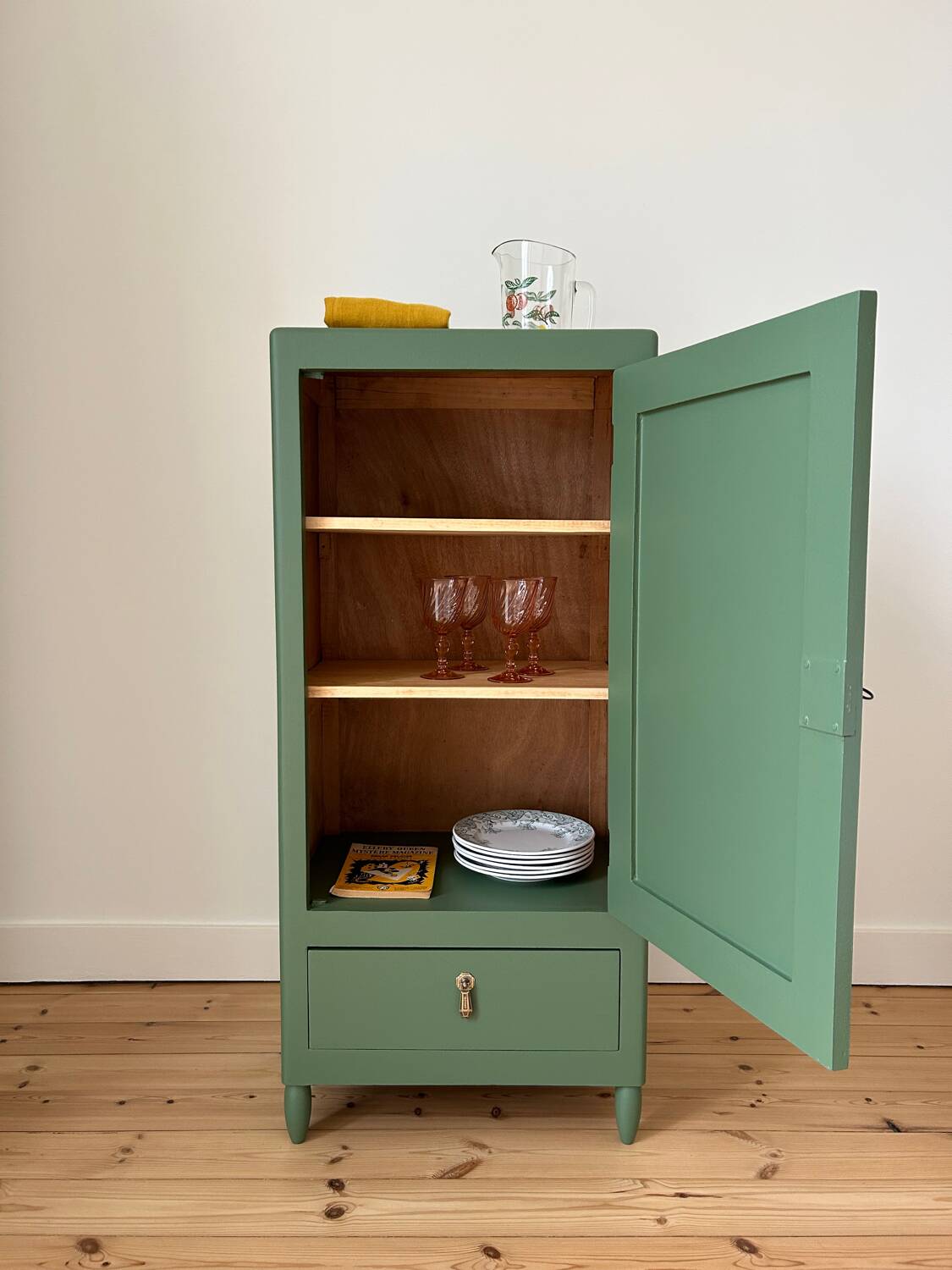 Buffet en bois peint
