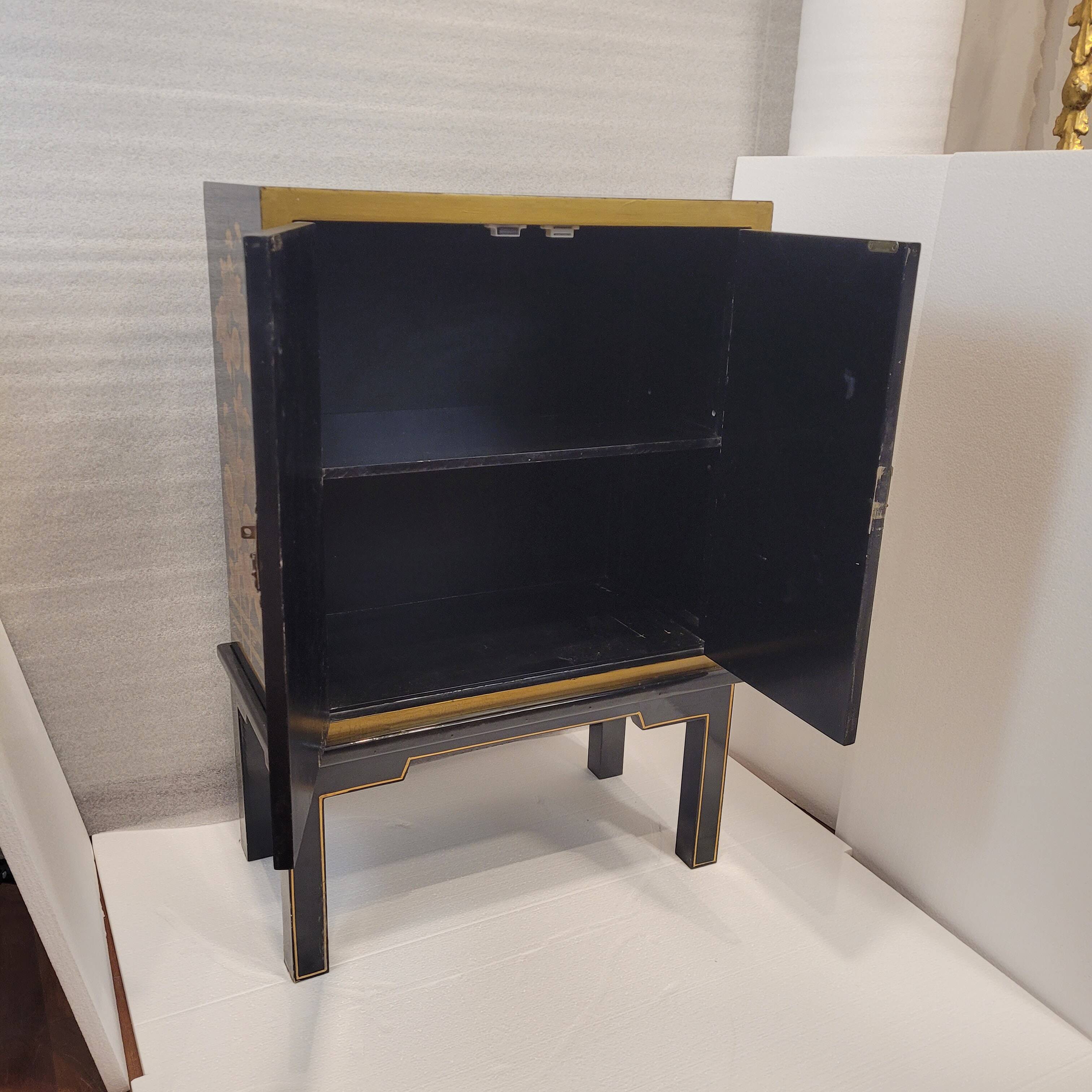 Cabinet “Crisantemos”, laca urushi-e, Showa period, s. XX – Japan