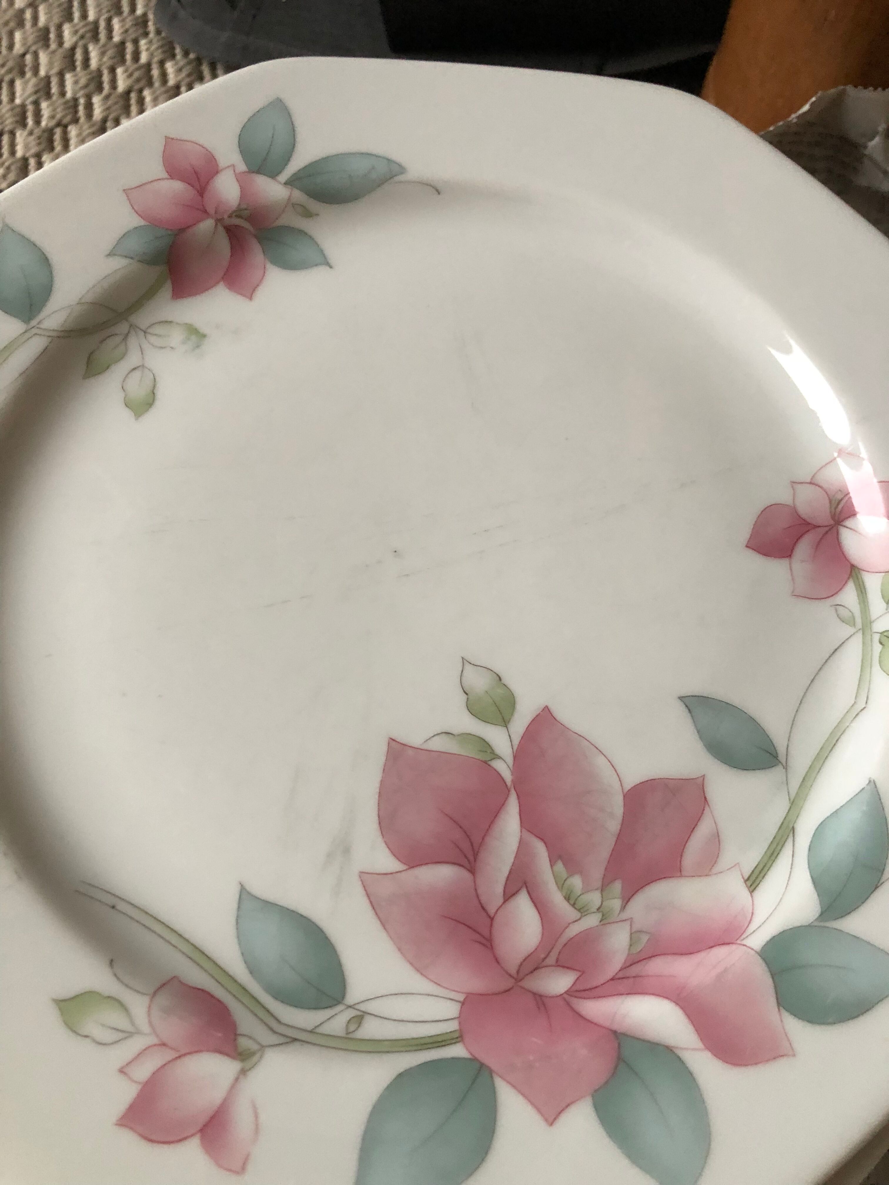 Porcelain plate service