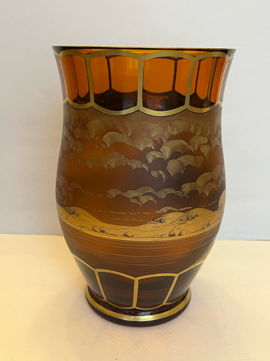 Vase en verre peint