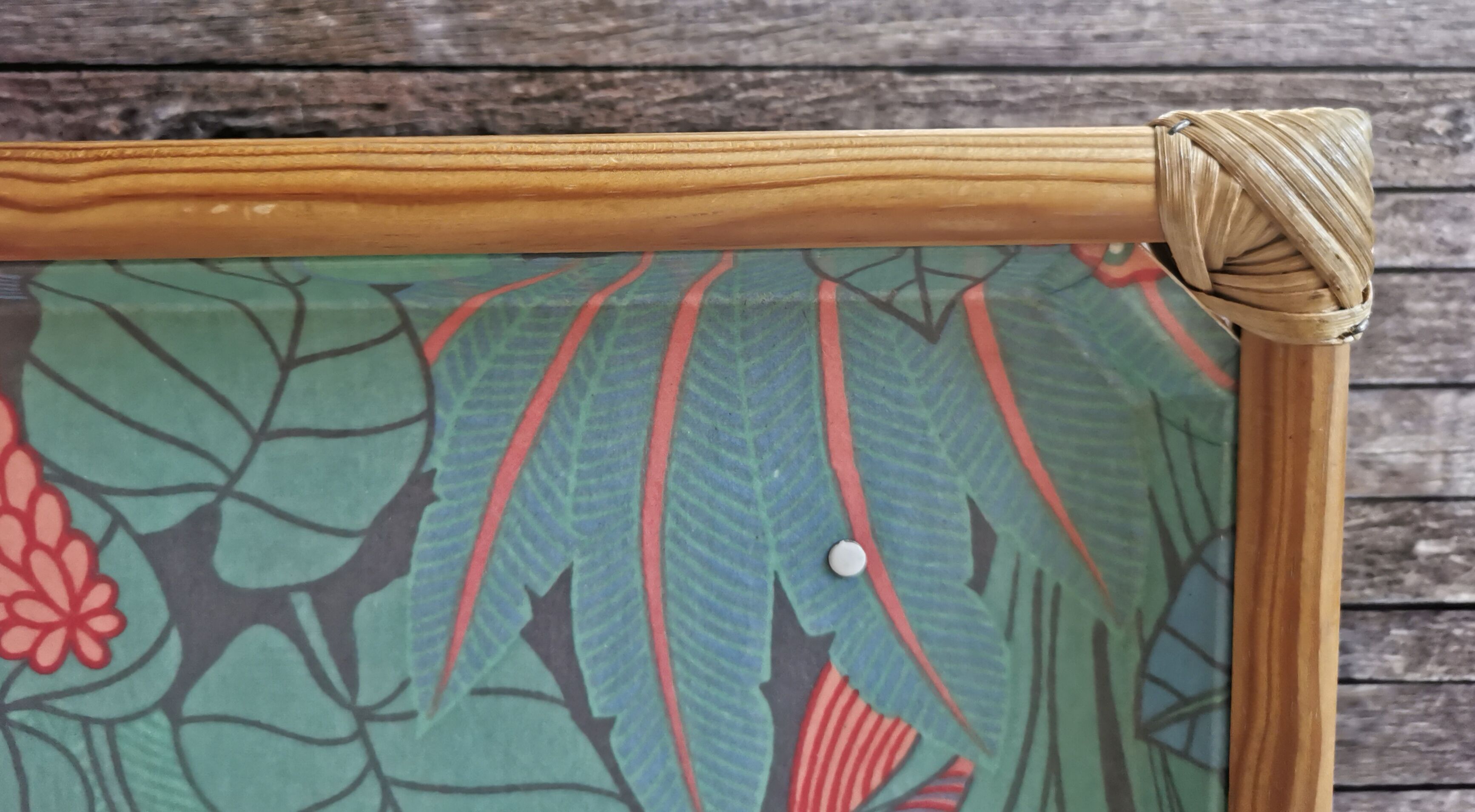 Folding tray parrots and flowers fiber and rattan