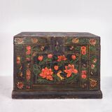 Chinese opera chest with illustrations of flora and fauna (China)