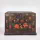 Coffre d’opéra chinois avec illustrations de la flore et de la faune (Chine 1900)