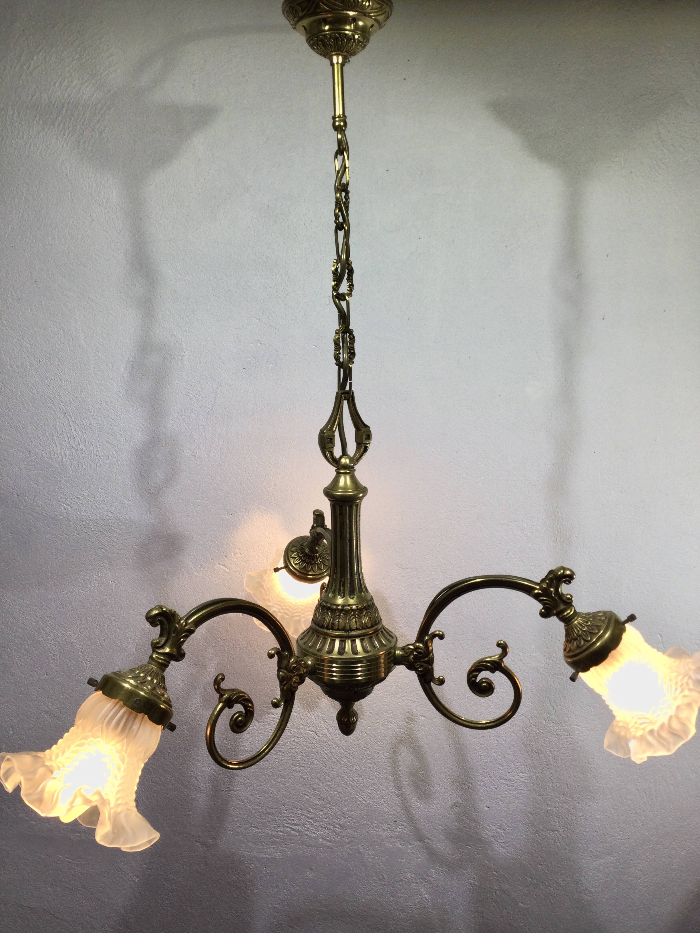 3-light chandelier in bronze and glass tulips