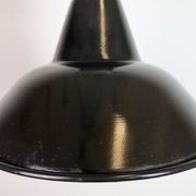 Lampe à pendentif en émail noir industriel d'Elektrosvit, années 1960.