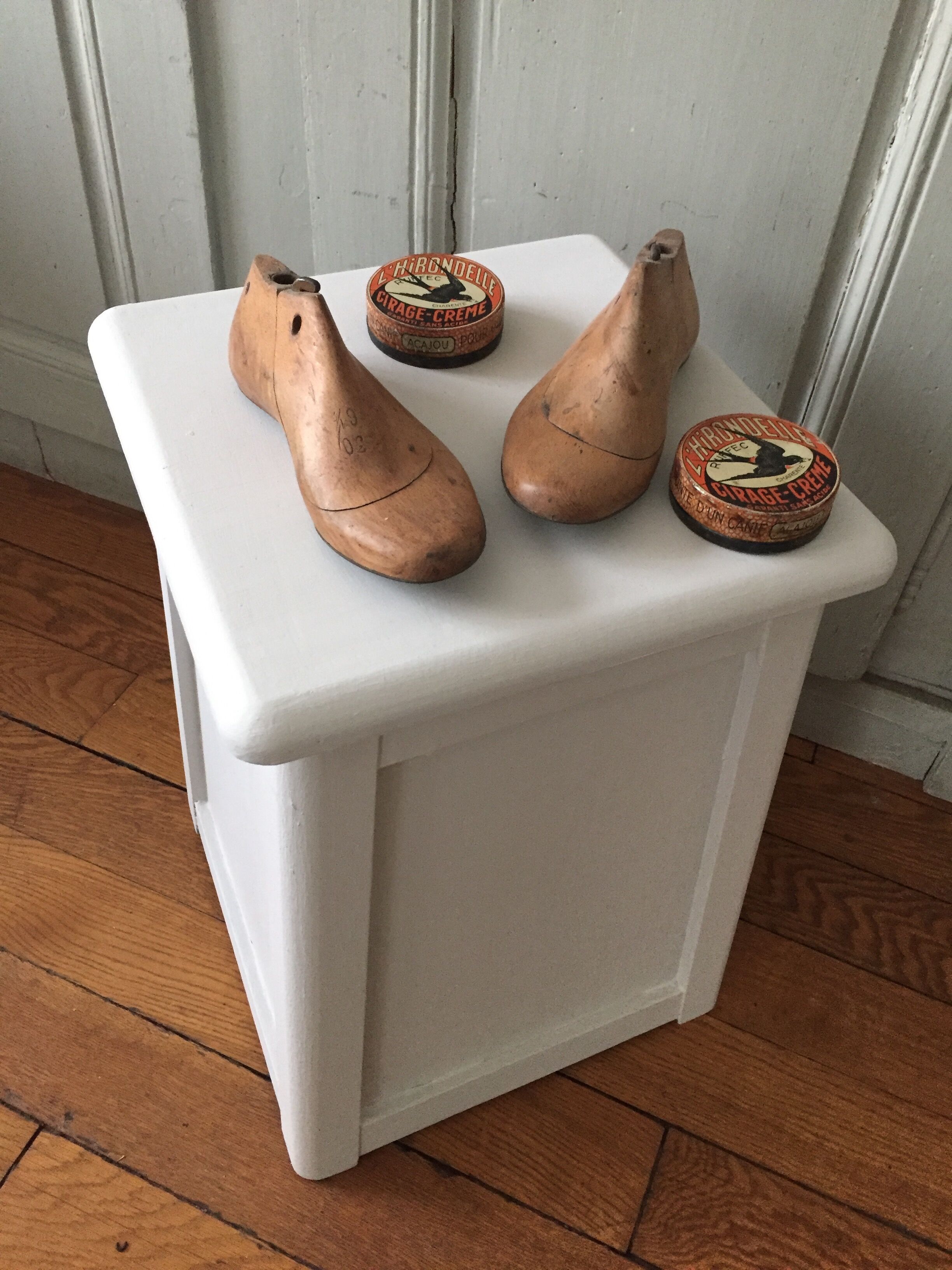 Stool box shoeshine