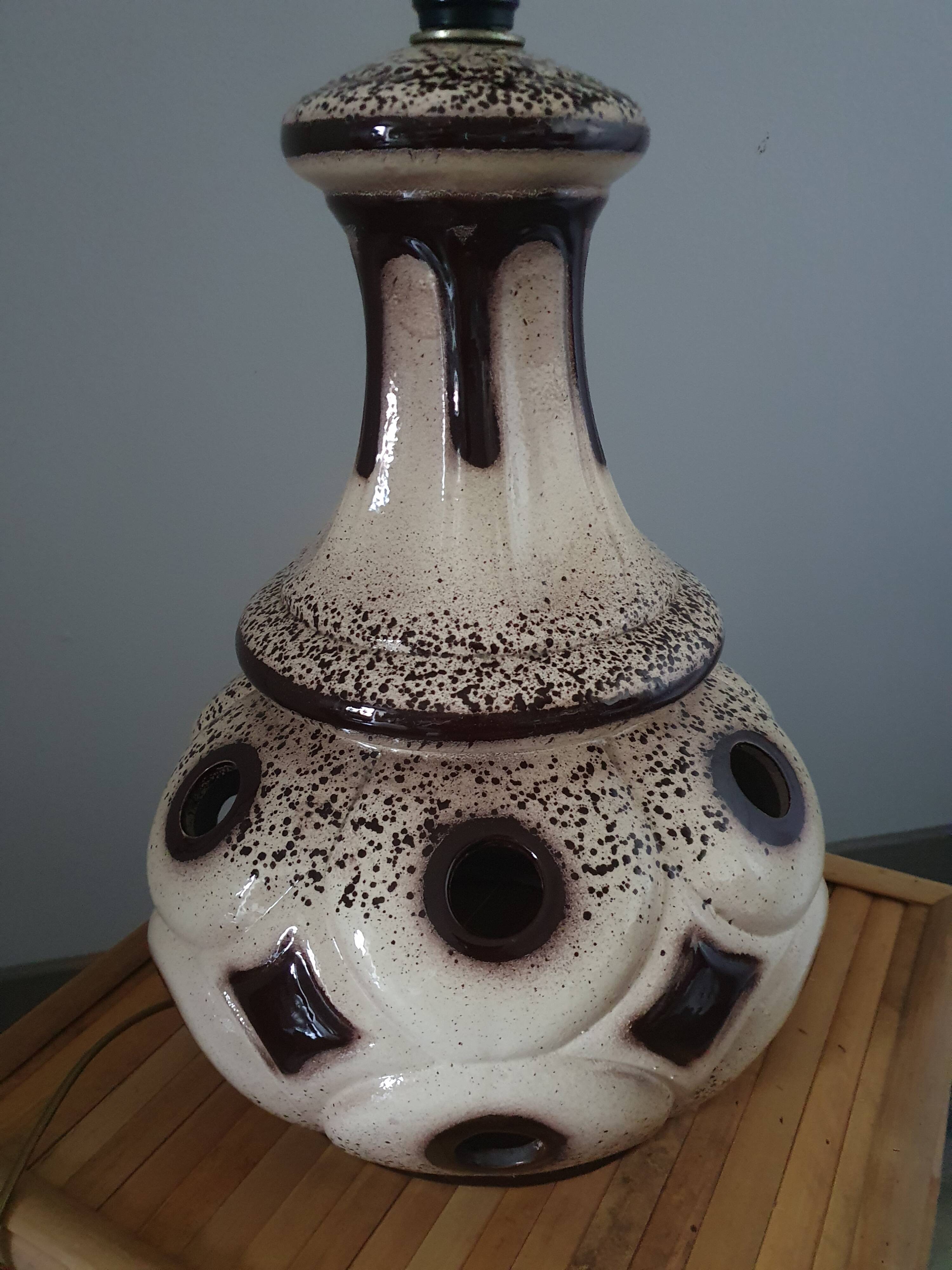 Ceramic lamp base