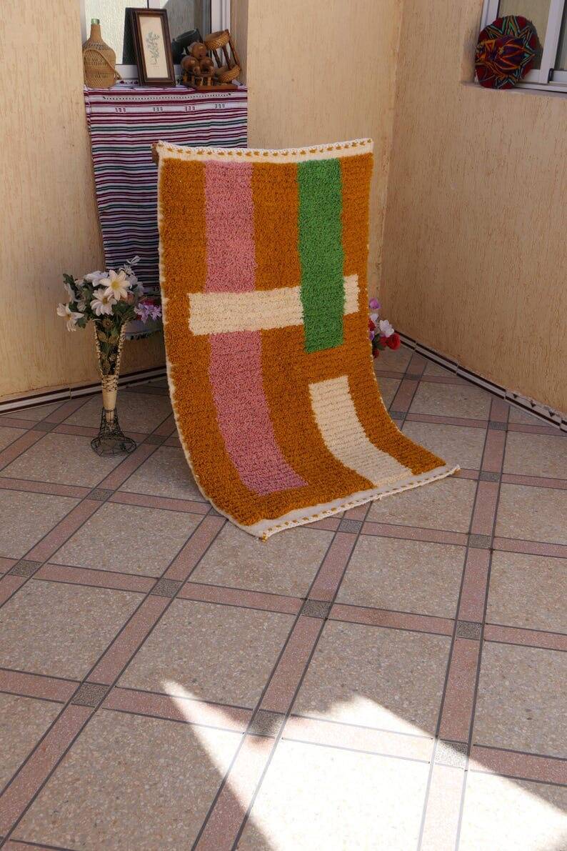 Traditional handmade Berber rug, size 150 x 250 cm