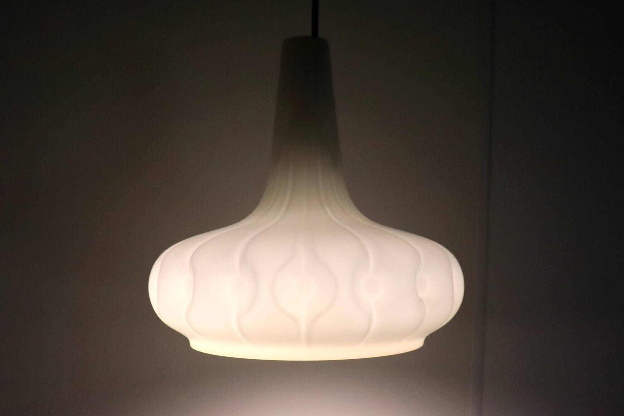 Peill & Putzler melkglazen lamp vintage mid century design