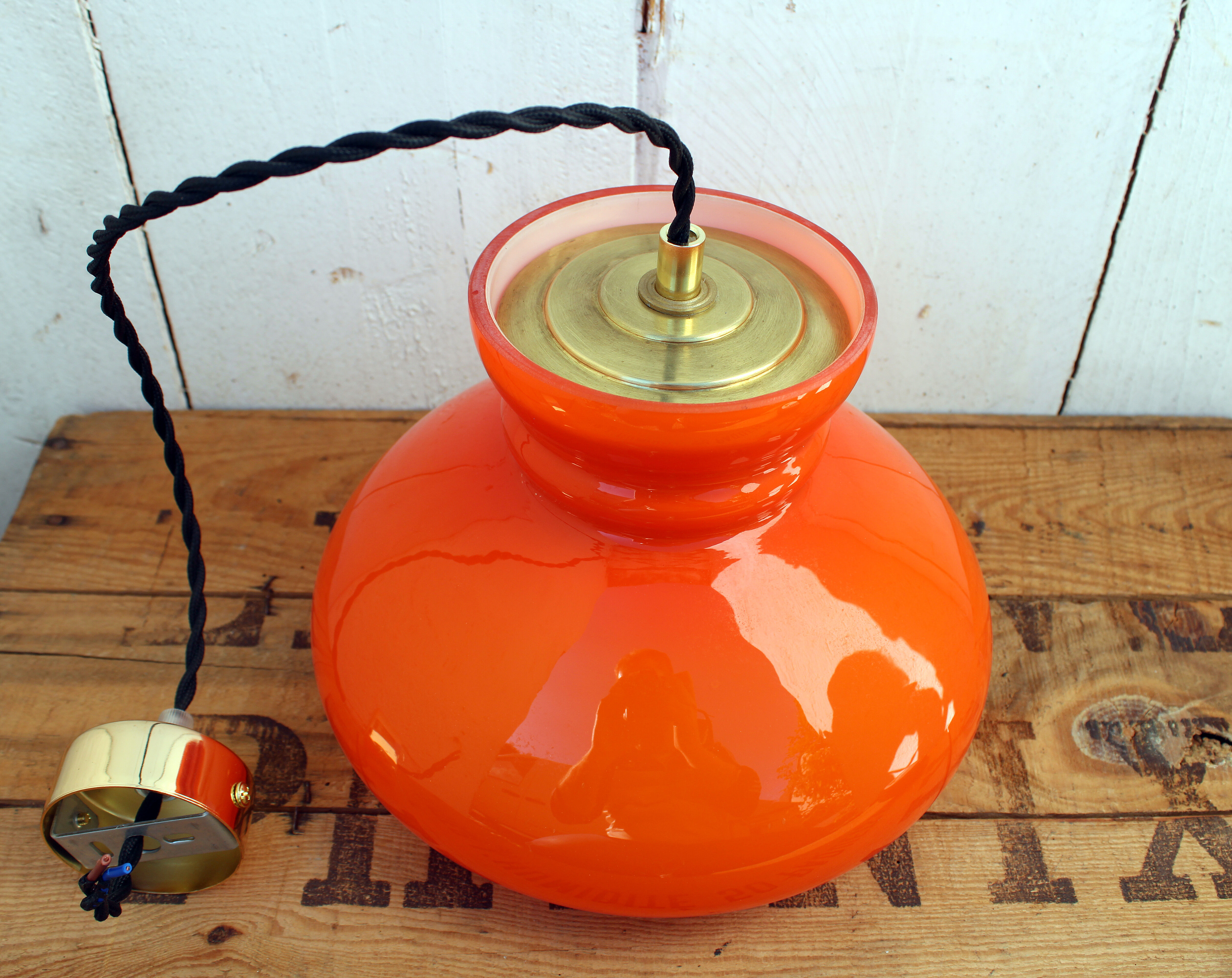 Suspension in orange opaline
