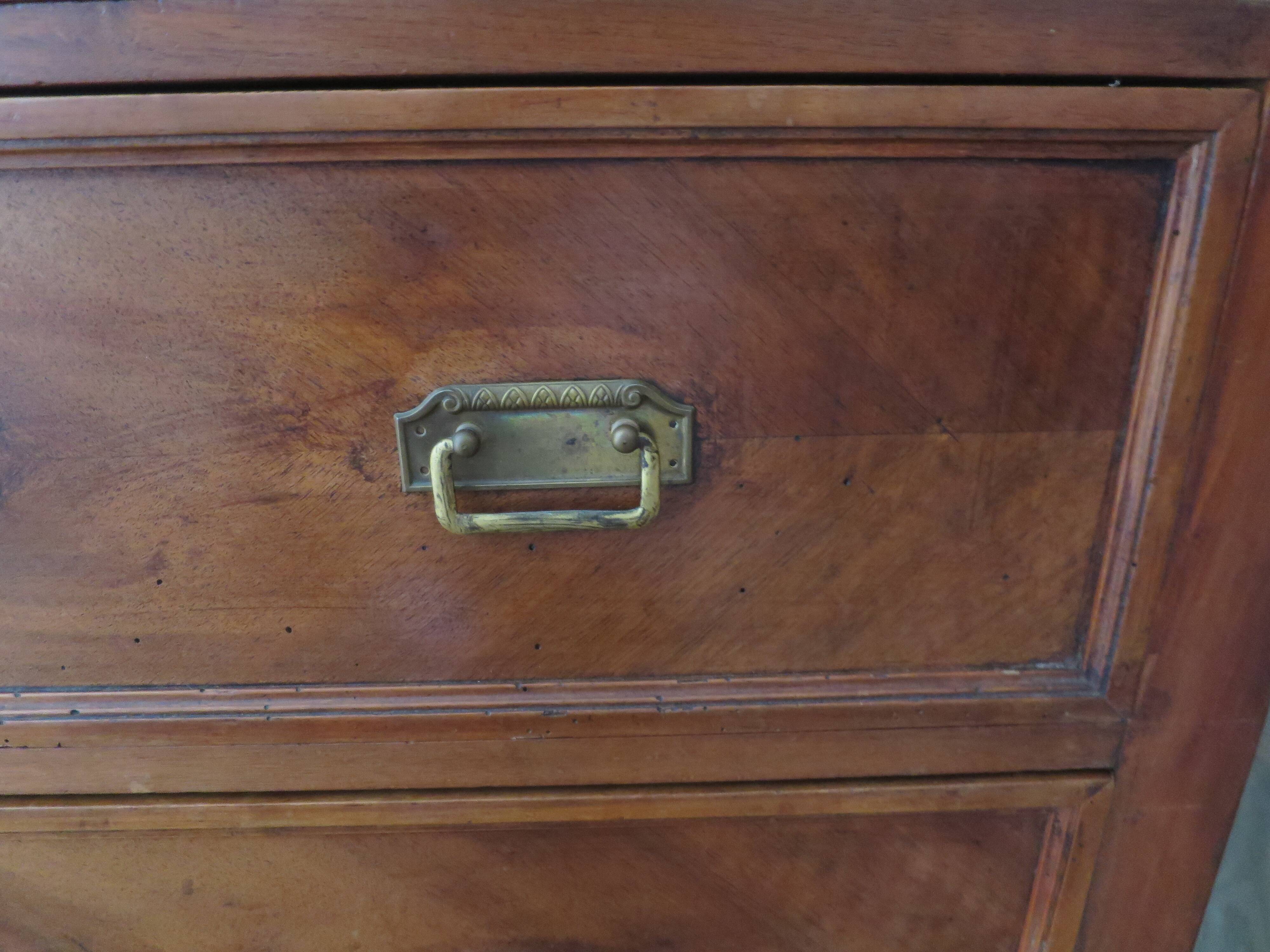 Louis Philippe style chest of drawers with 4 drawers in solid walnut and marble, 1900-1950.