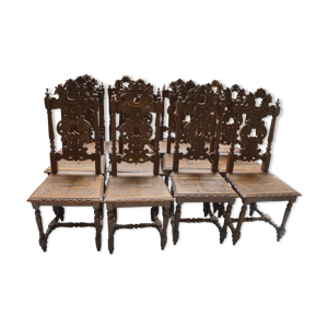 Suite de 12 chaises henri II en chêne sculpté