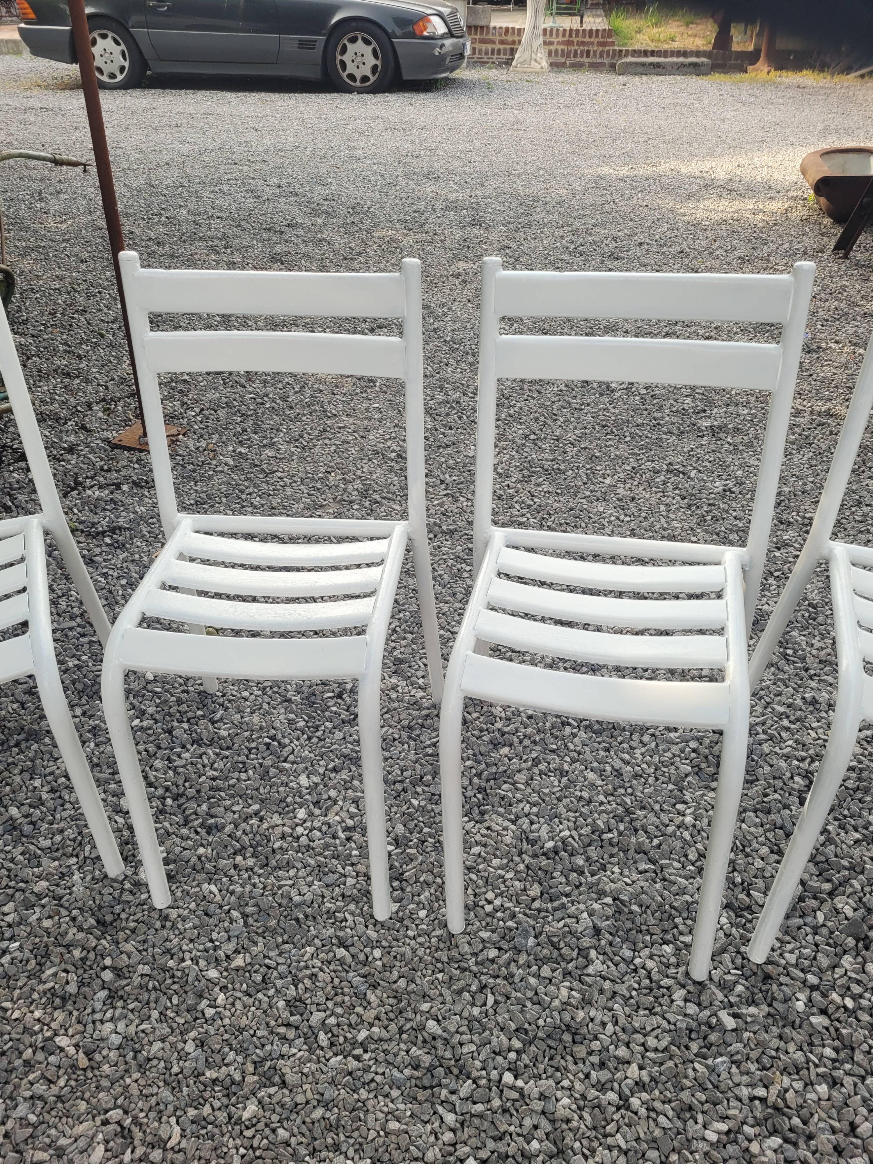 6 iron garden chairs