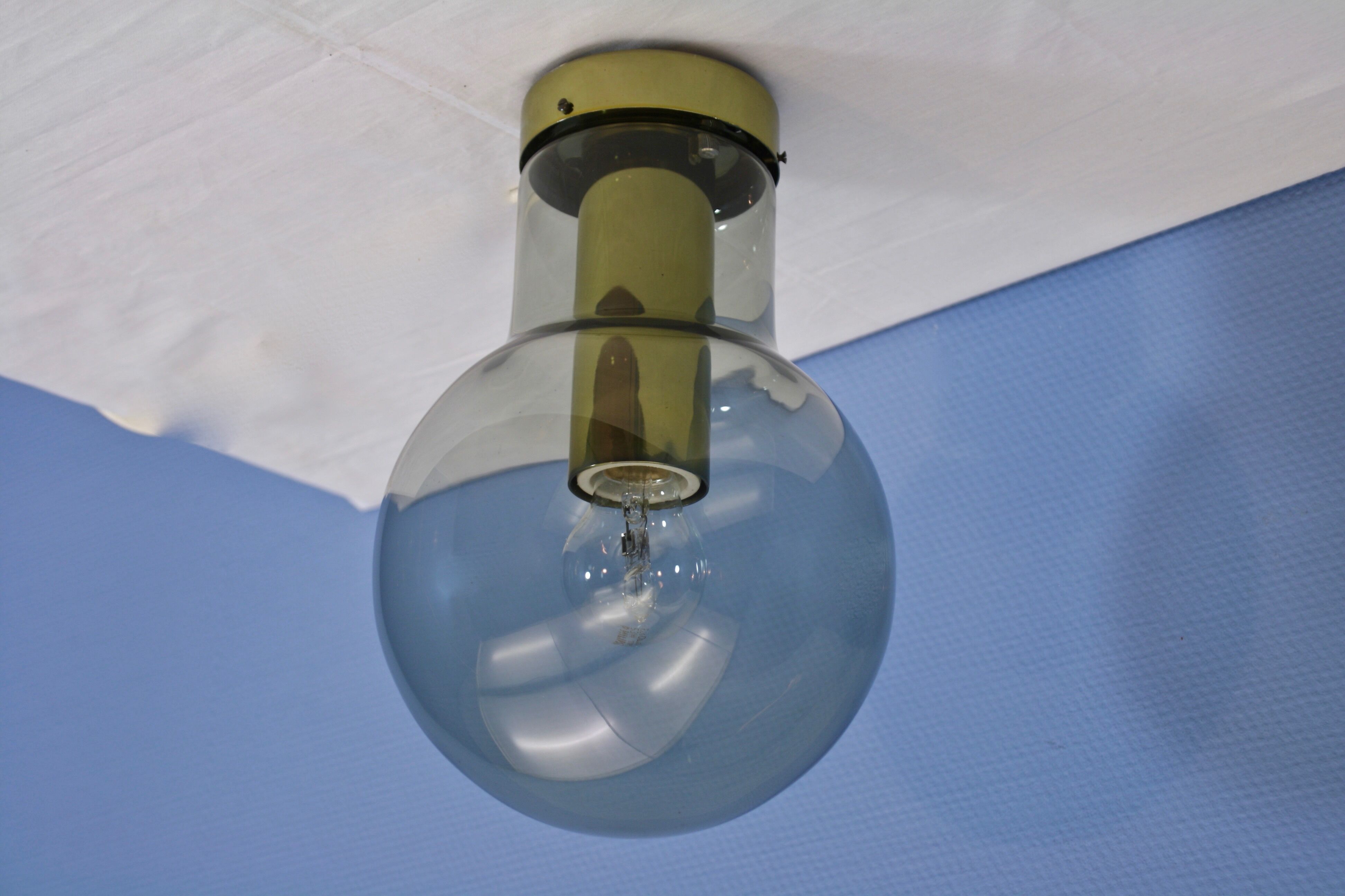 Plafonnier en verre teinté par Frank Ligtelijn pour Raak Amsterdam, années 60