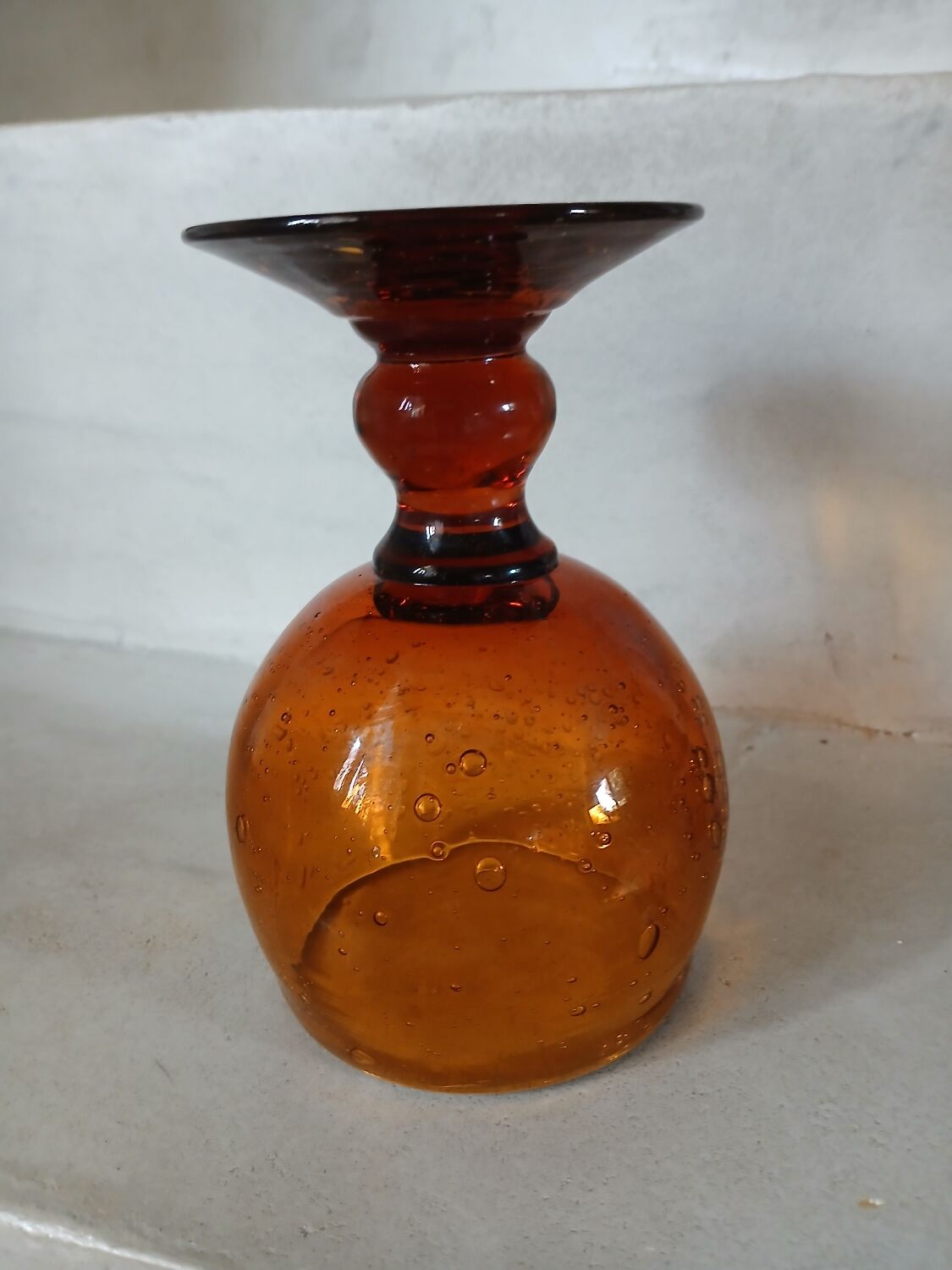 8 amber bubble wine glasses